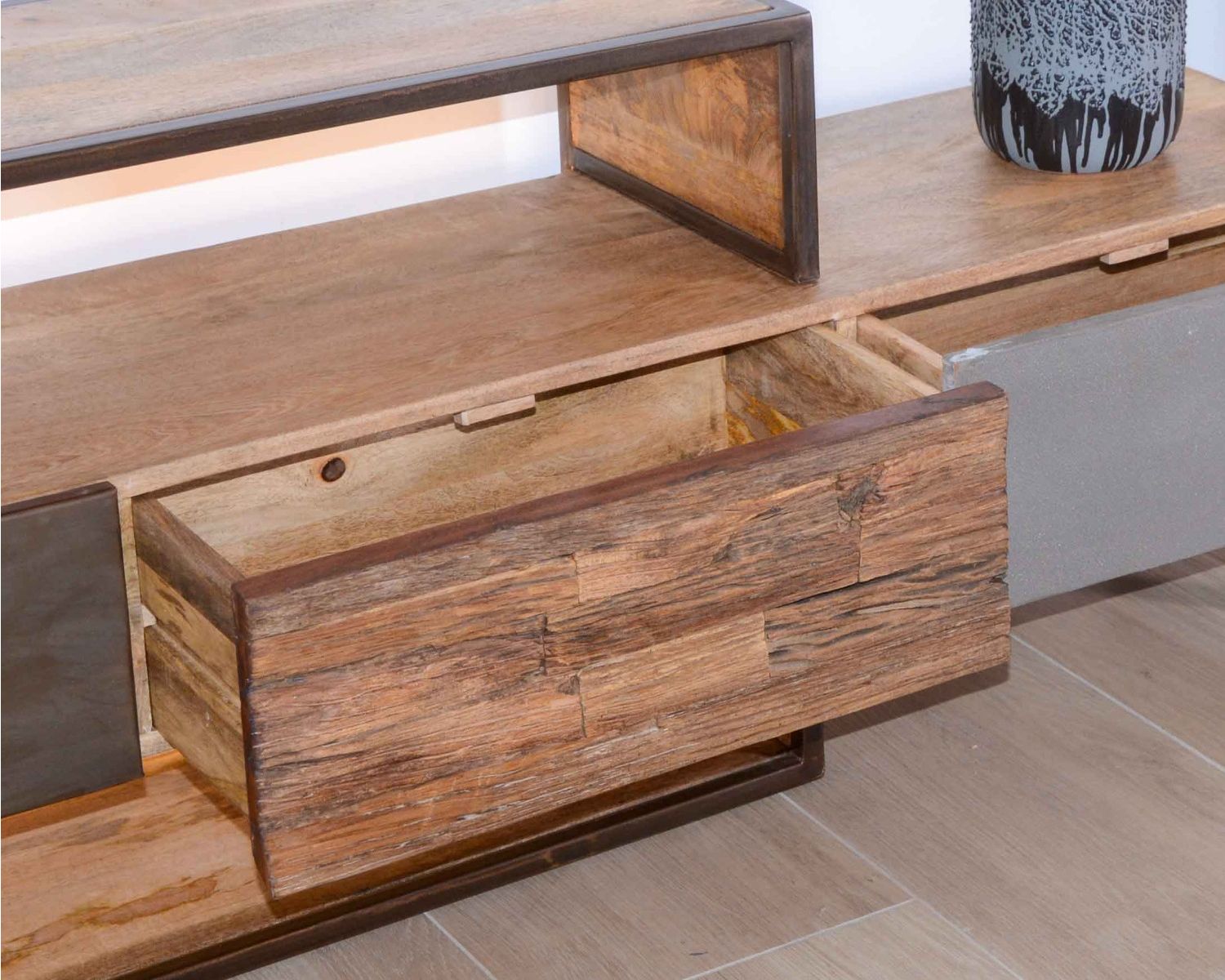 Meuble TV contemporain multi matériaux avec éclairage LED "Mezzo"