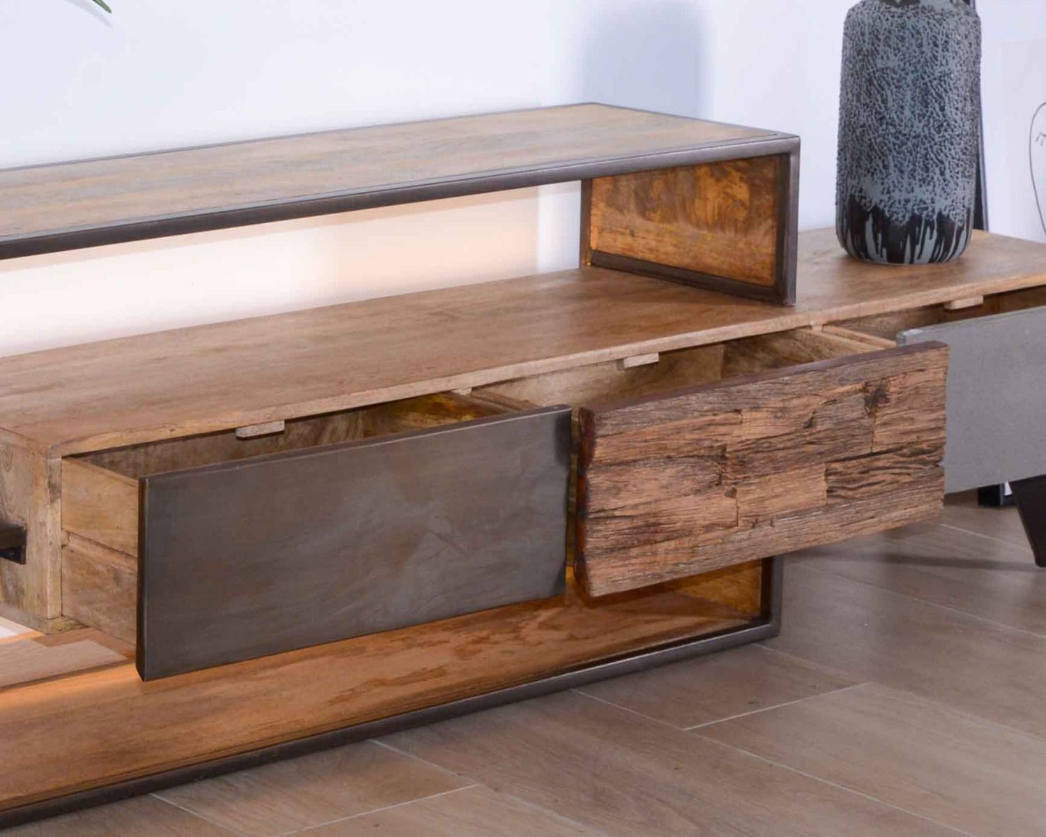 Meuble TV contemporain multi matériaux avec éclairage LED "Mezzo"