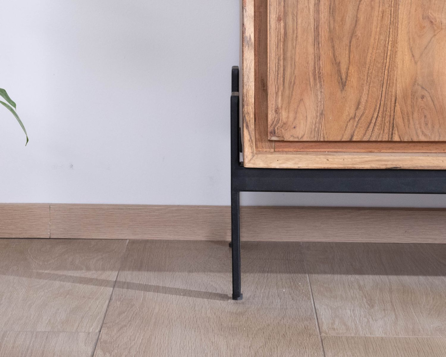 Bahut 4 portes en acacia et métal 160 cm "Novelli" esprit zen et épuré