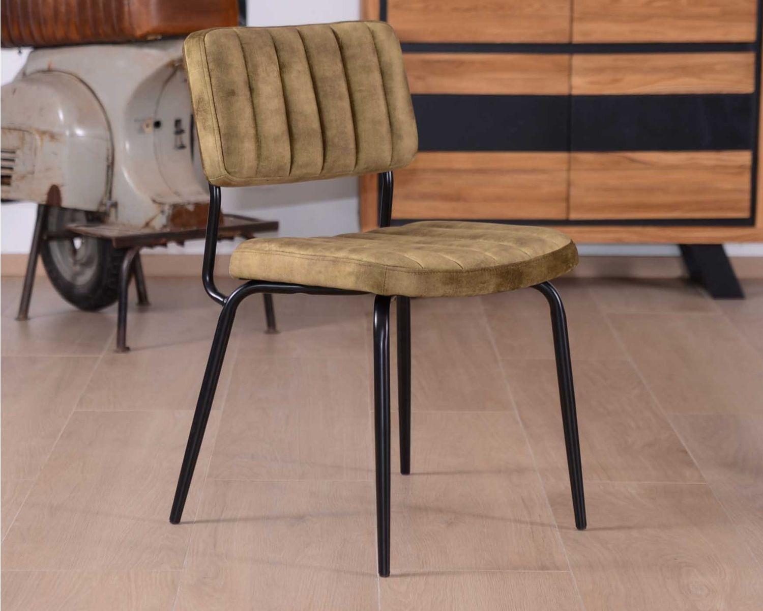 Lot de 2 chaises rétro tissu velours kaki et métal noir "Lia"