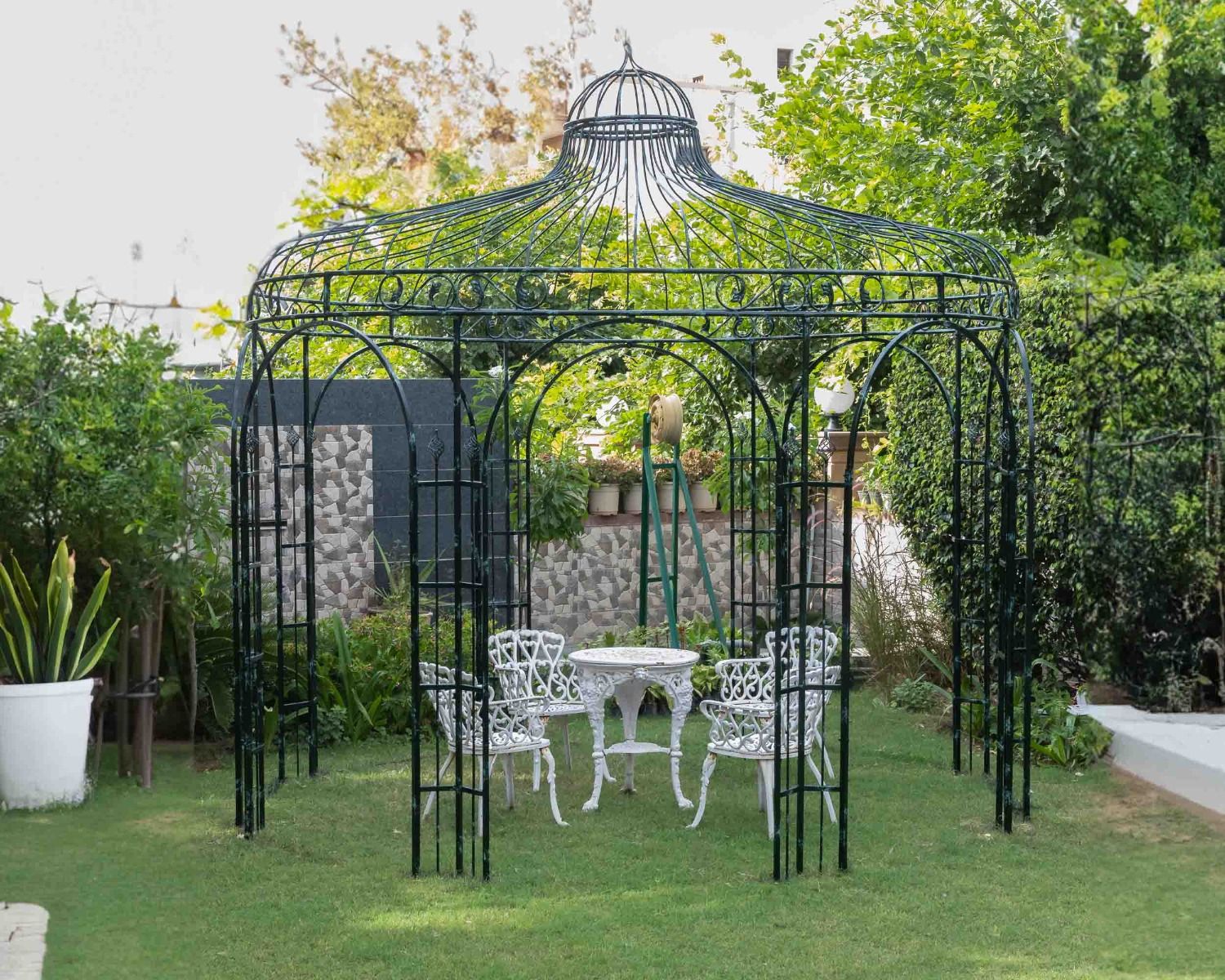 Grande gloriette de jardin aspect vieilli "Rosy" diamètre 3m35