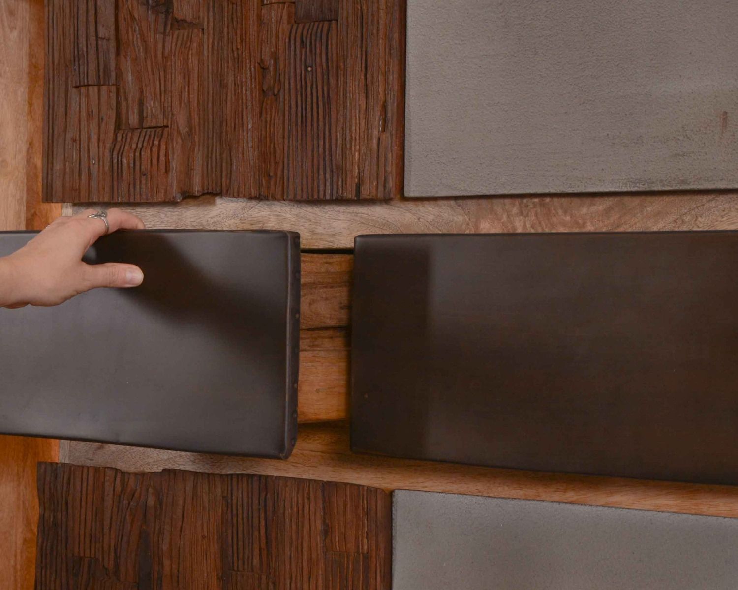 Armoire contemporaine avec LED "Mezzo" en bois métal et ciment