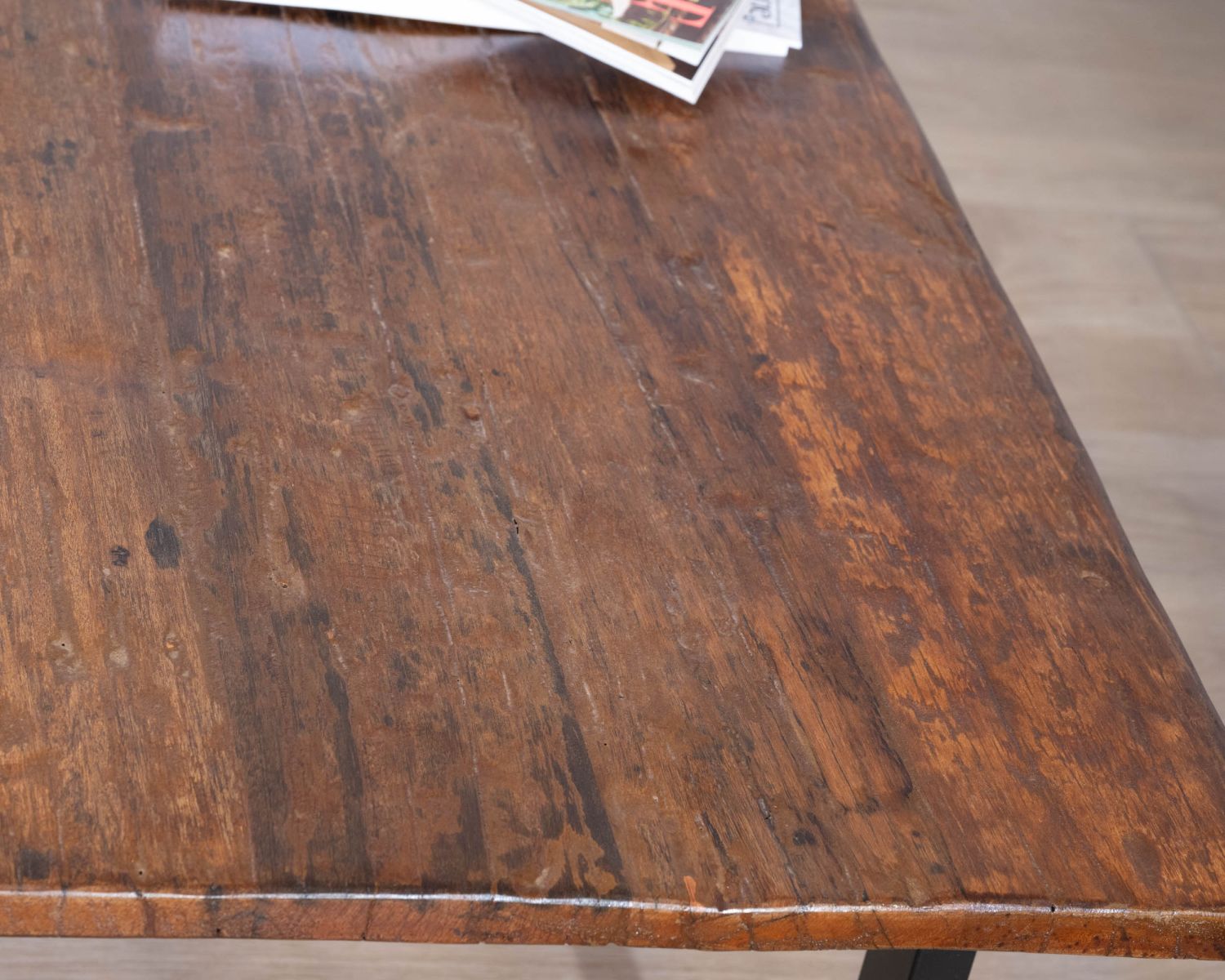 Table basse en bois recyclé et pieds métal noir "Alésia" 