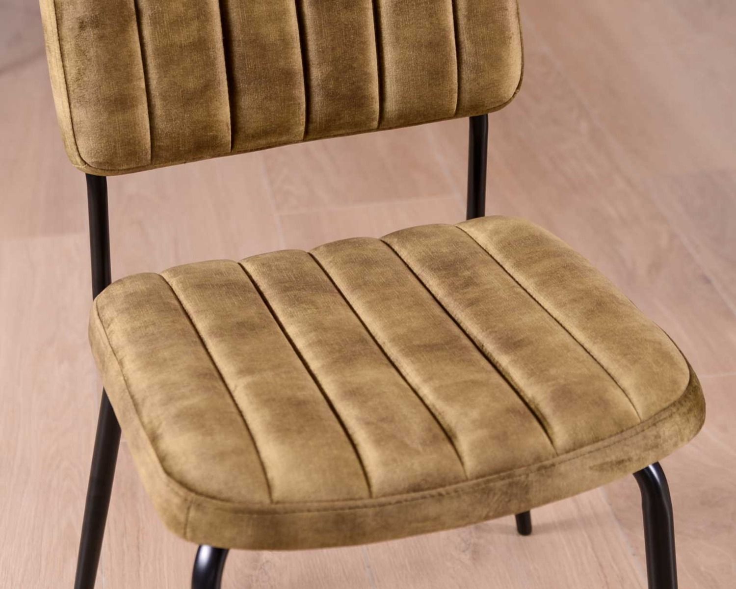 Lot de 2 chaises rétro tissu velours kaki et métal noir "Lia"