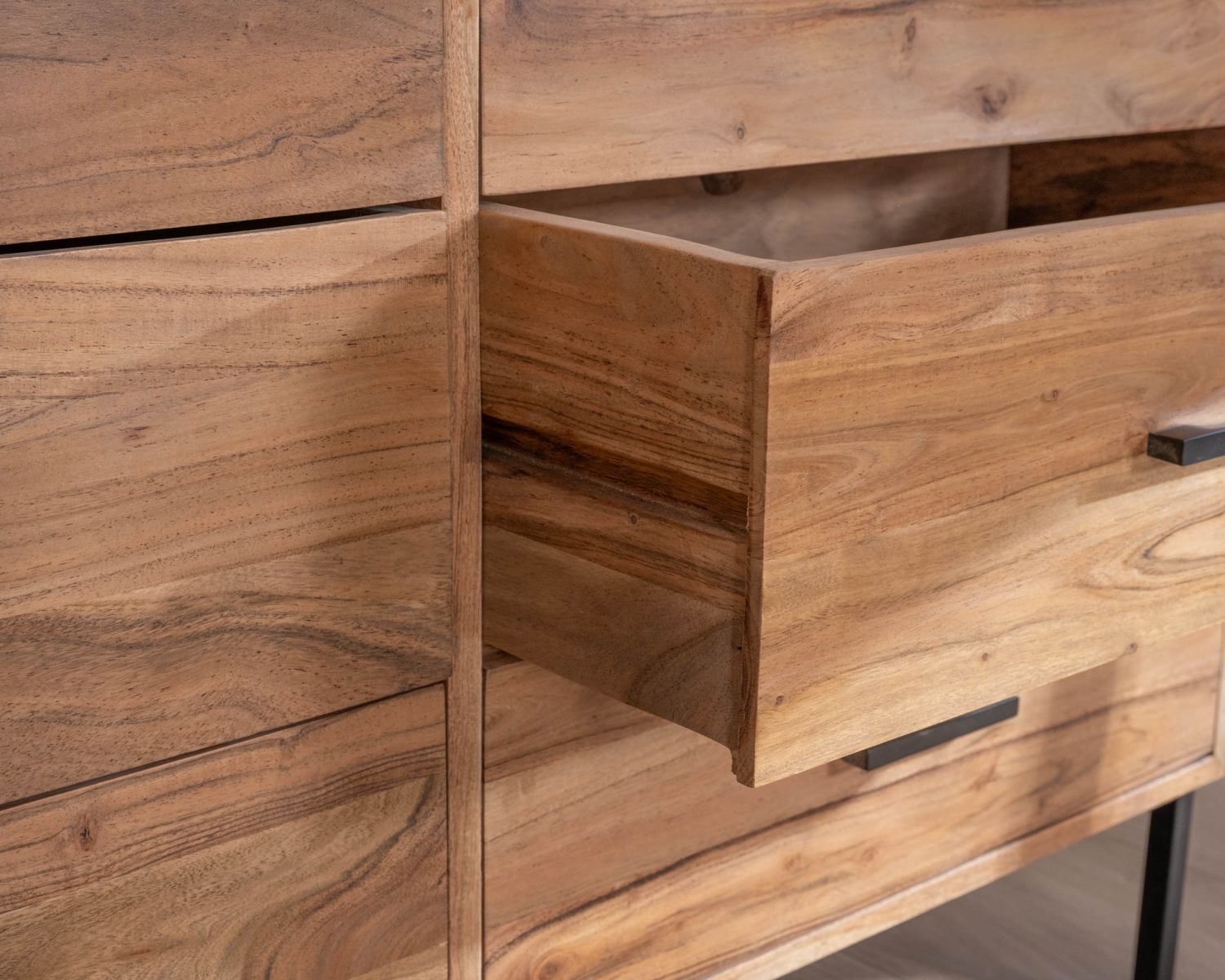 Commode 6 tiroirs "Conoa" acacia et pieds métal noir