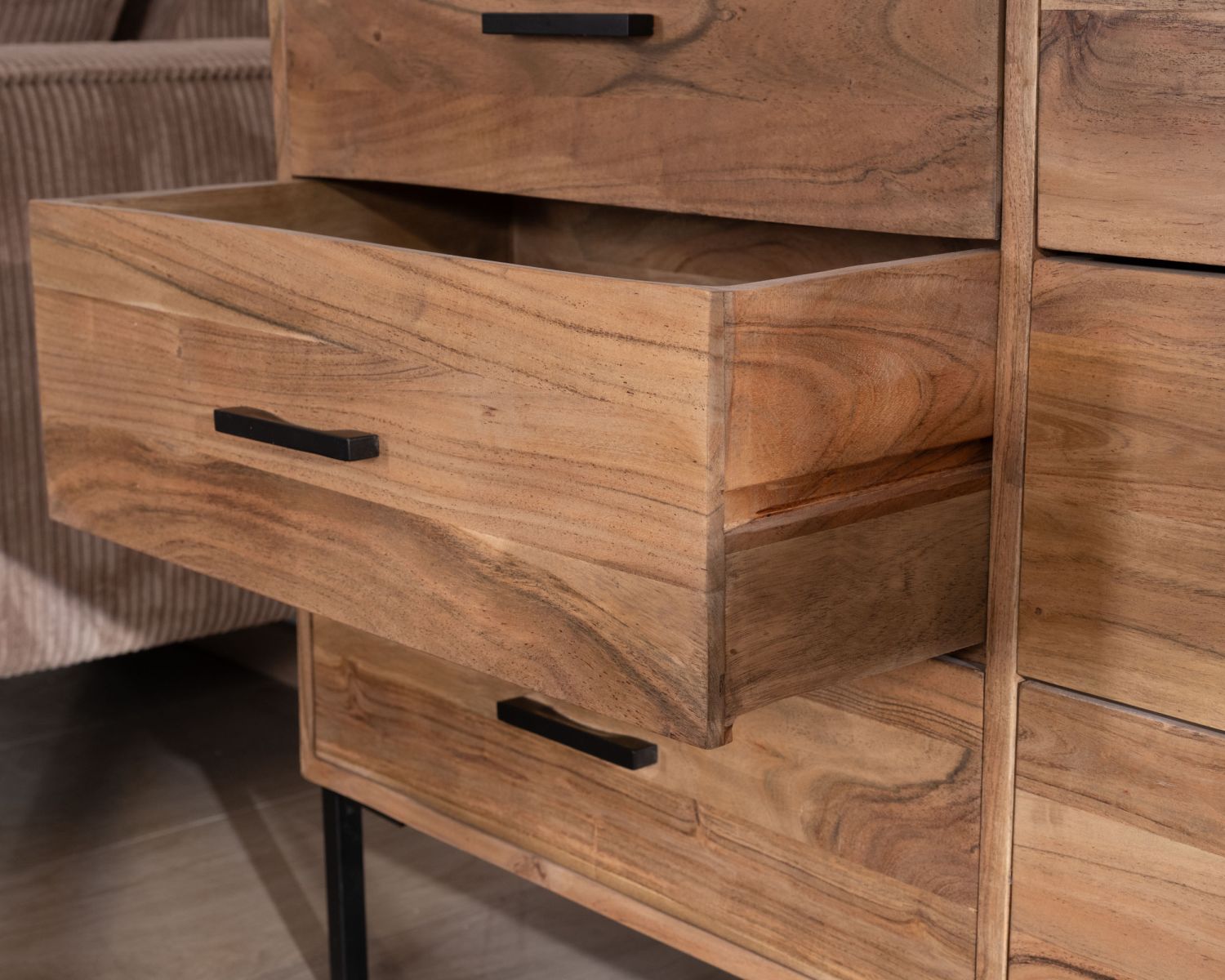 Commode 6 tiroirs "Conoa" acacia et pieds métal noir