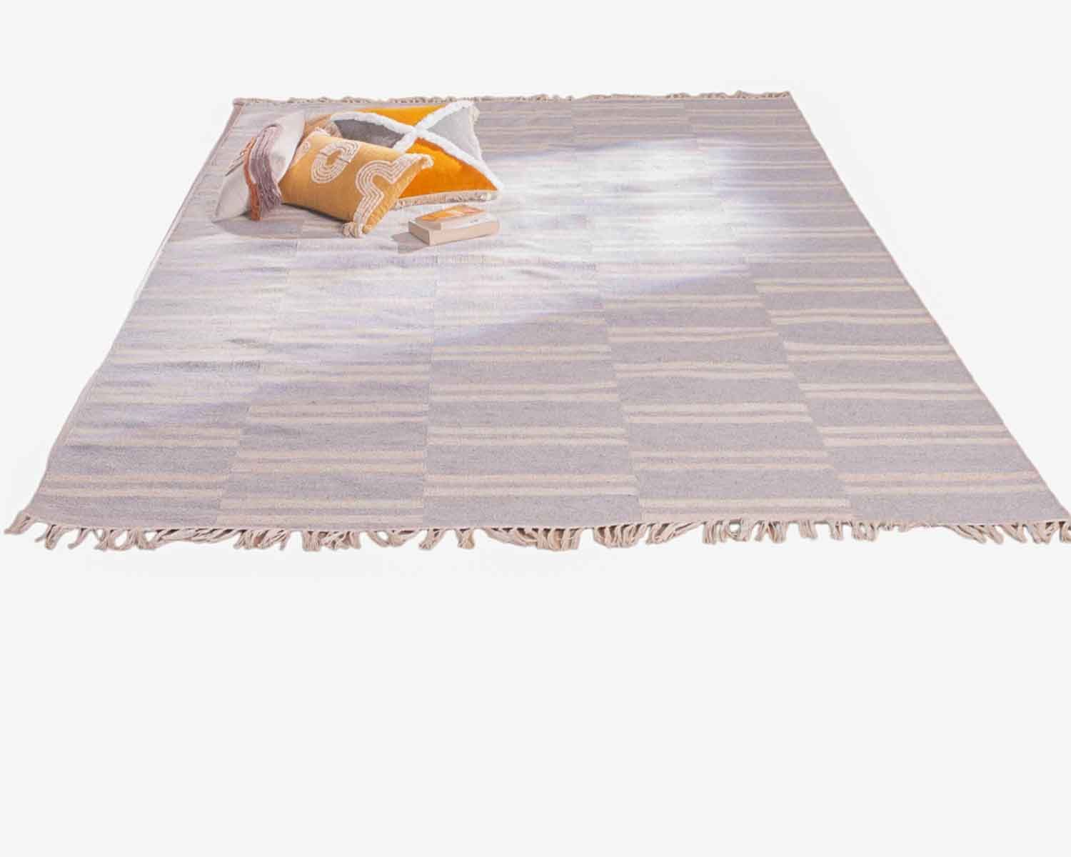 Tapis rayé bleu clair et crème "Ethnic" dimensions 120x180 cm