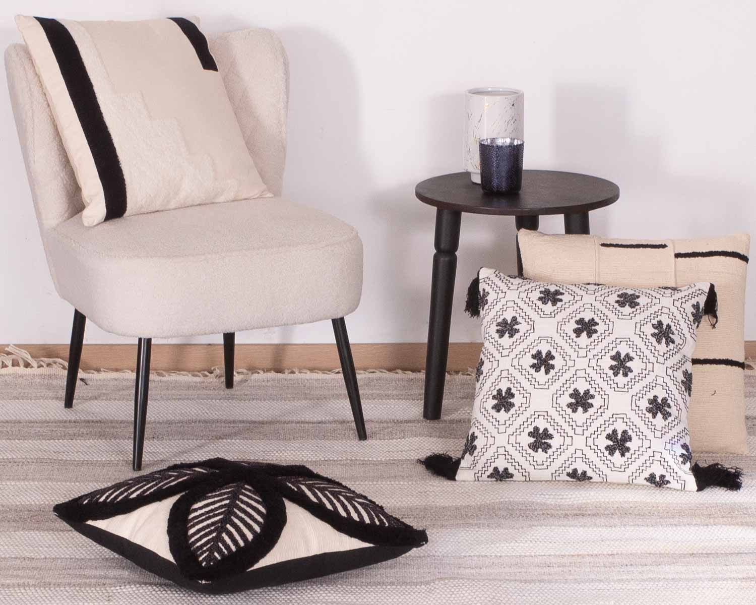 Coussin brodé motif feuillage ultra graphique "Chart" 45x45cm