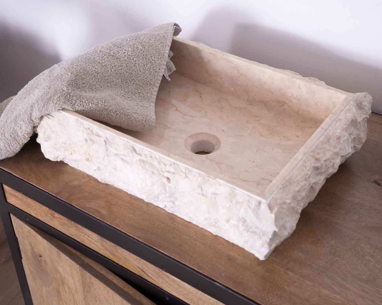 Vasque rectangulaire en marbre naturel beige "Stone" intérieur poli