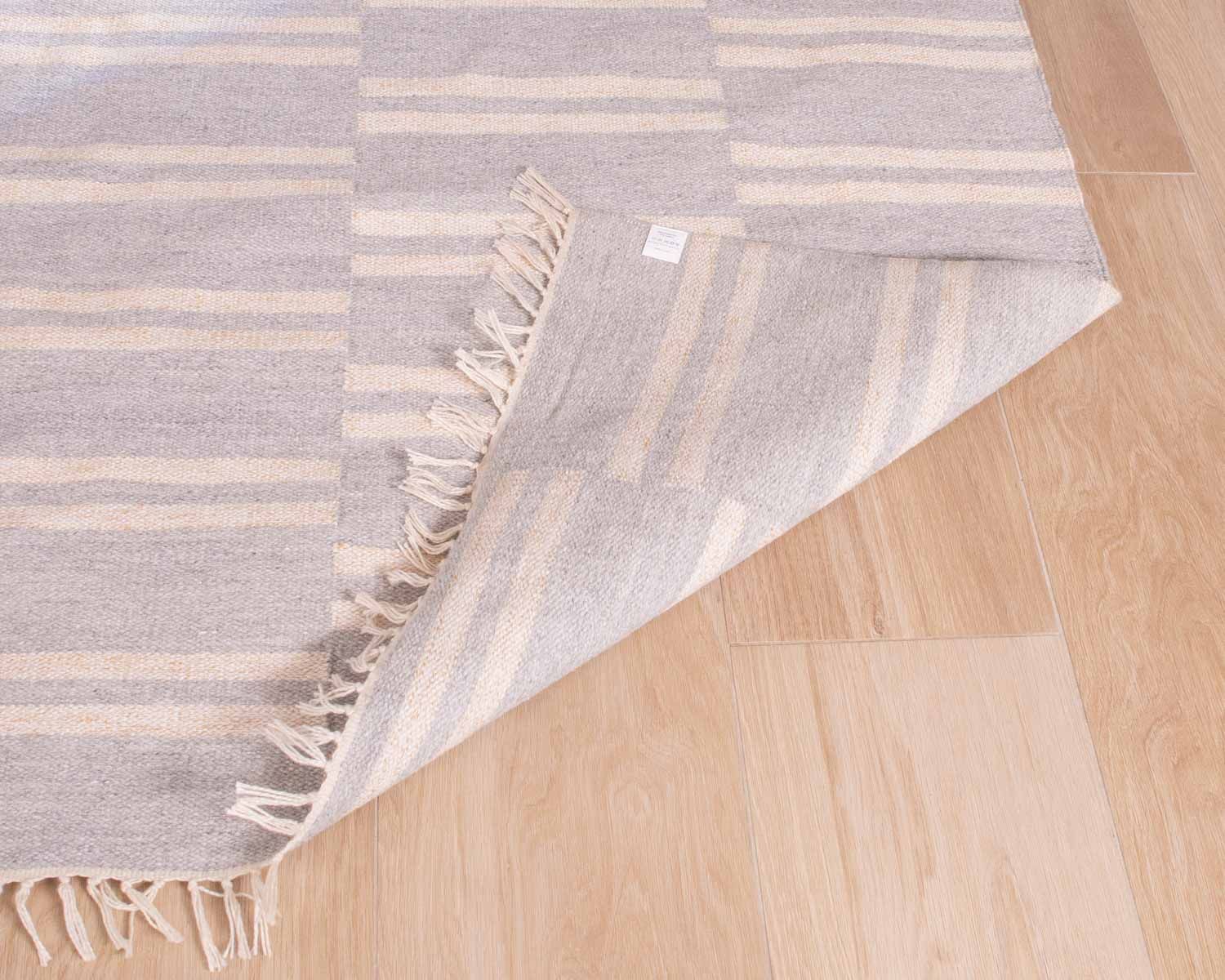 Tapis rayé bleu clair et crème "Ethnic" dimensions 120x180 cm