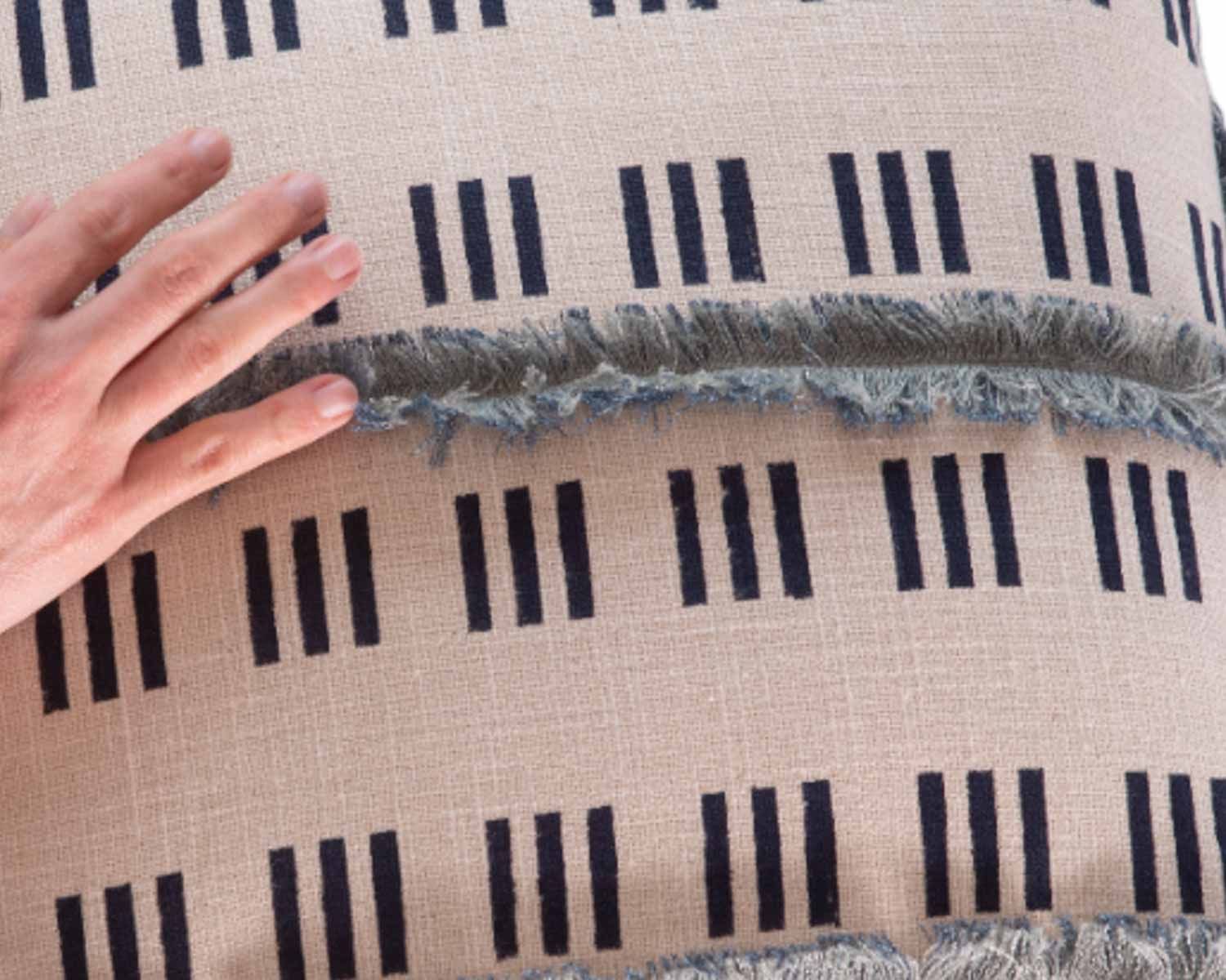 Coussin imprimé en coton et lin "Foreign" format carré 45x45cm