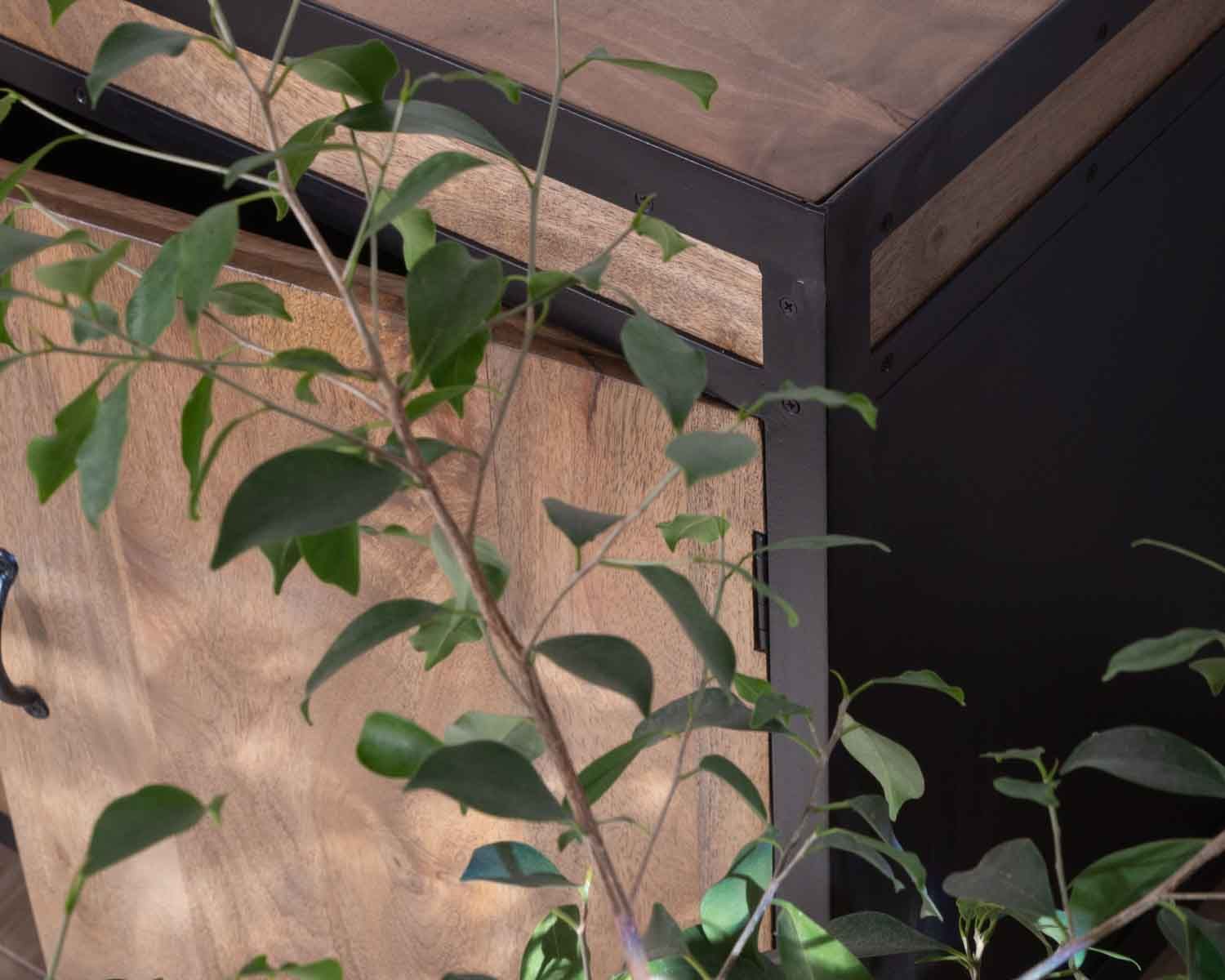 Meuble sous vasque 150 cm industriel manguier massif et métal "Atelier"