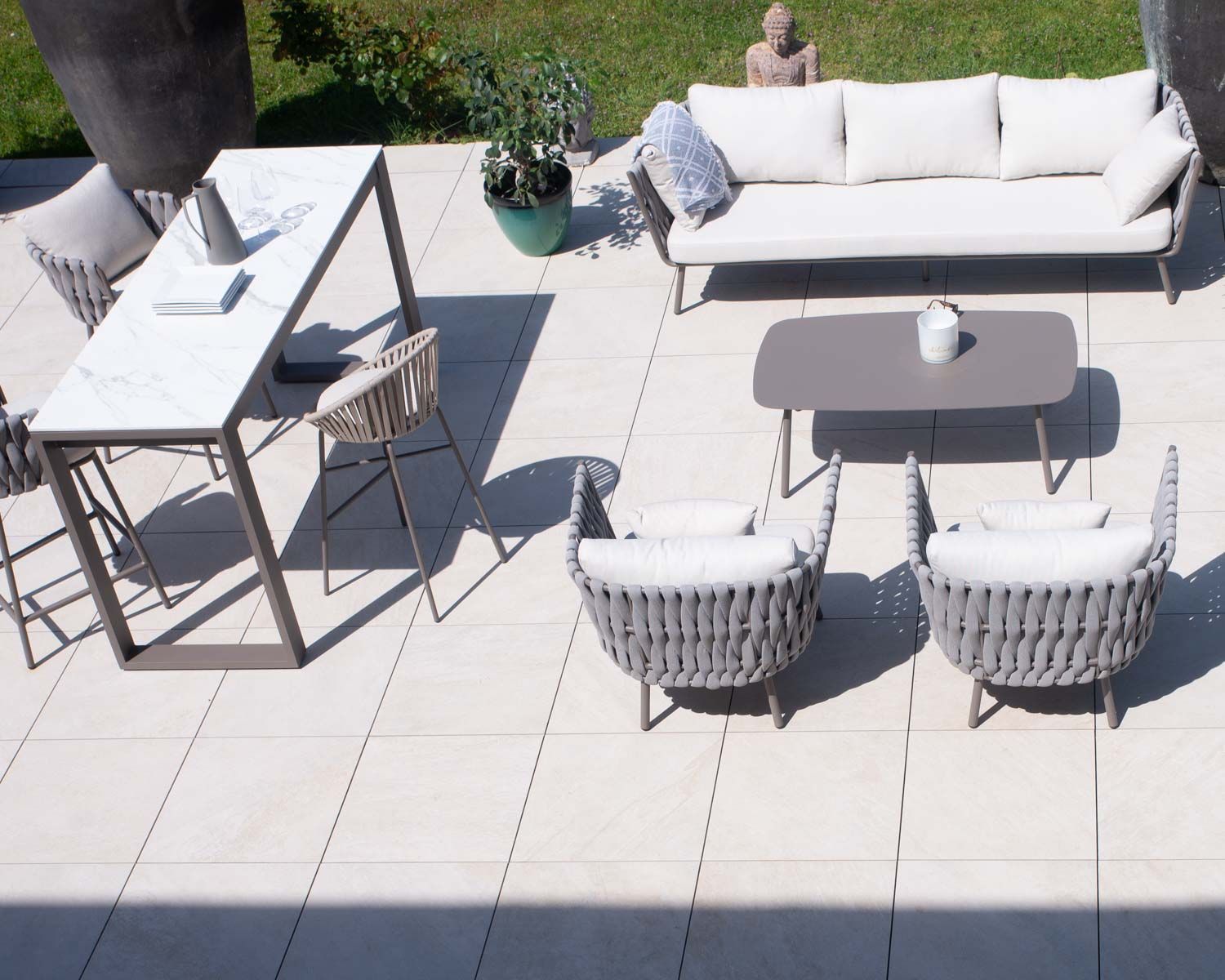 Table de bar 200 cm en aluminium gris avec plateau en céramique blanche "Chinon"
