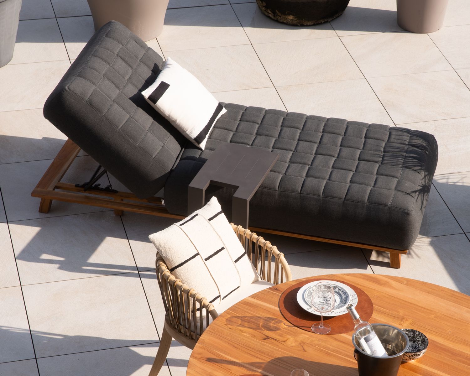 Table d'appoint design en aluminium gris anthracite "Lazy Beach"