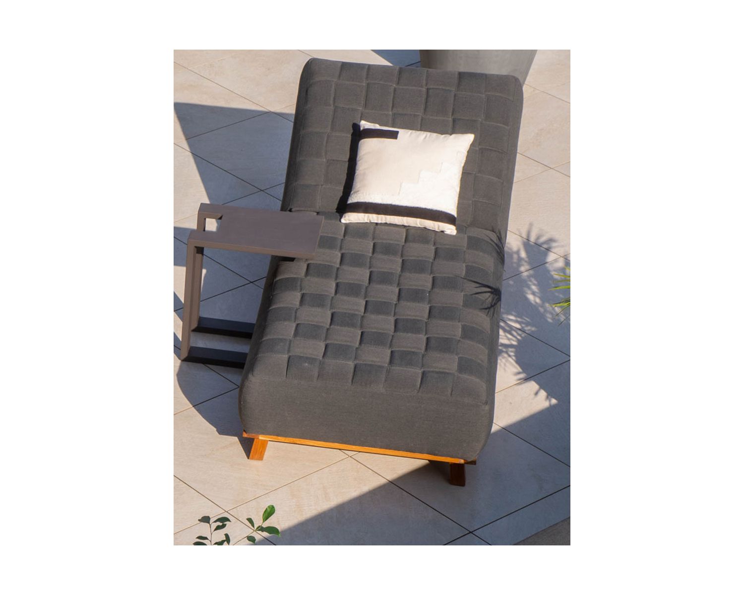 Coussin carré design en coton brodé blanc et noir "Chart" 45x45cm