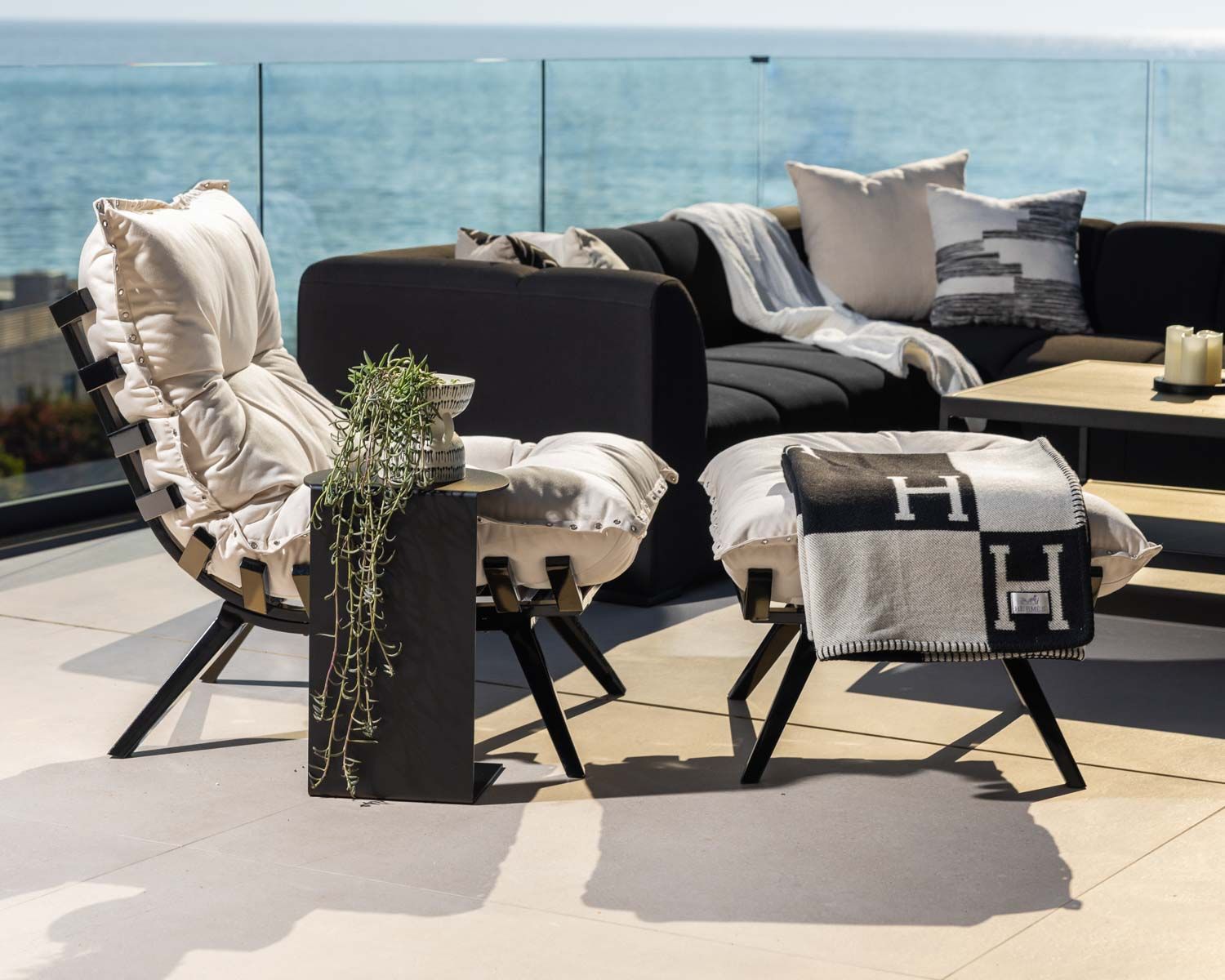 Chaise longue haut de gamme modulaire structure aluminium noire "Lisca"