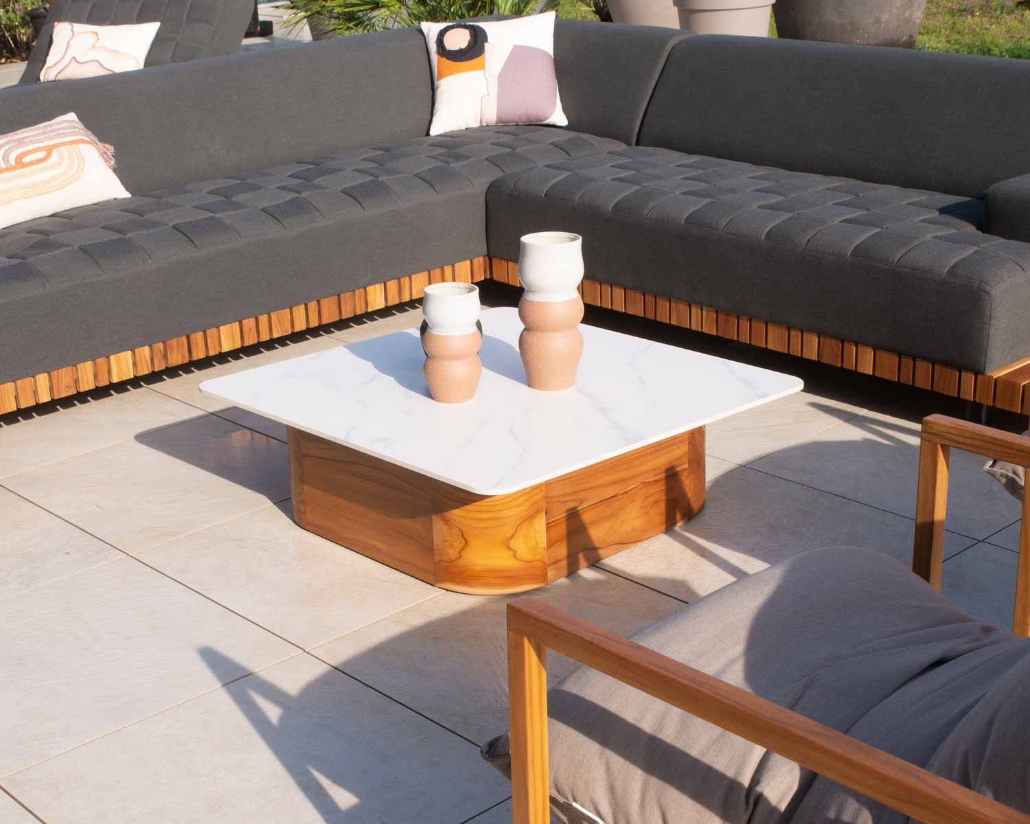 Table basse en céramique blanche et teck 90x90 cm "Haruku Island"