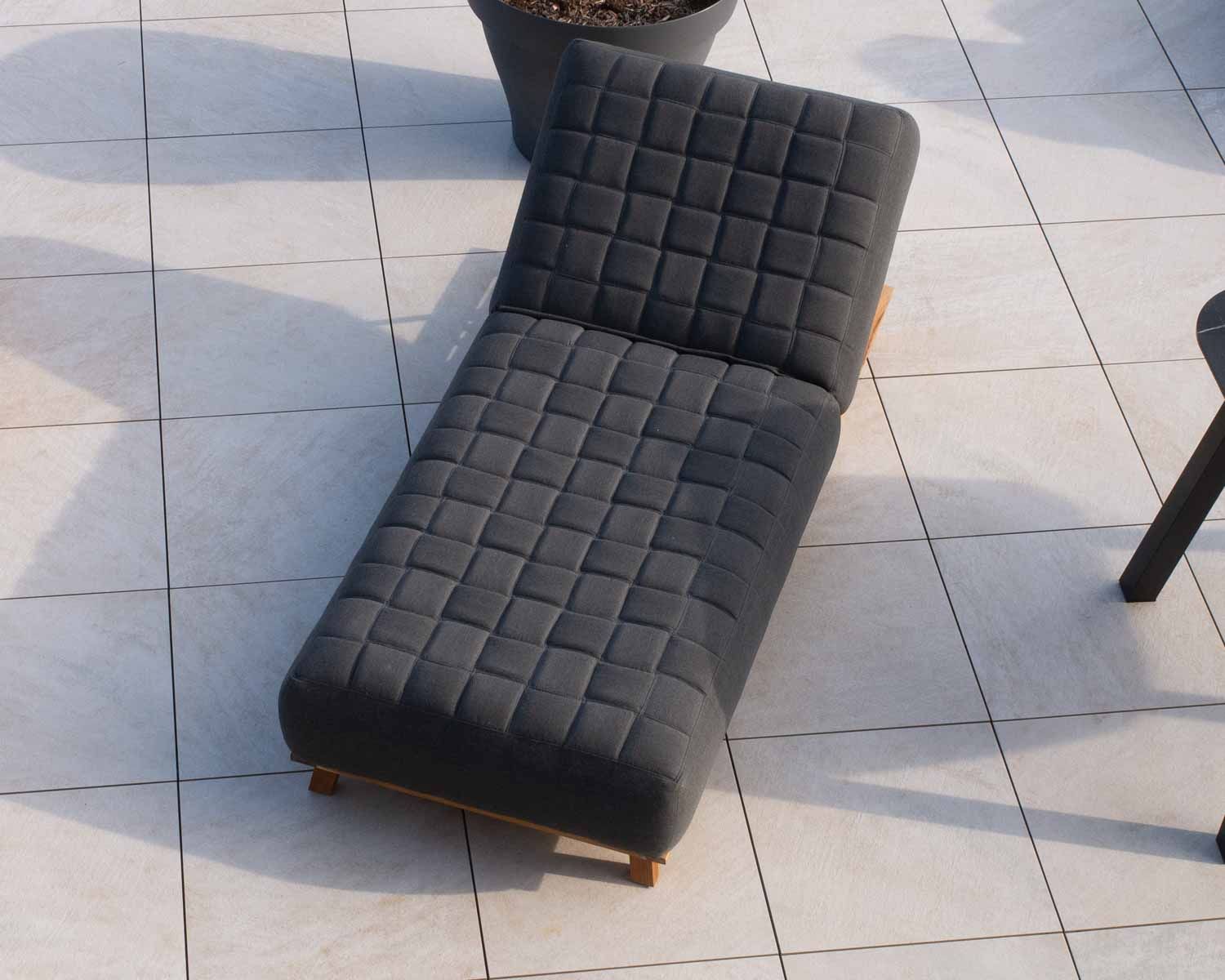 Bain de soleil design tissu Sunbrella gris foncé et teck "Lombok"