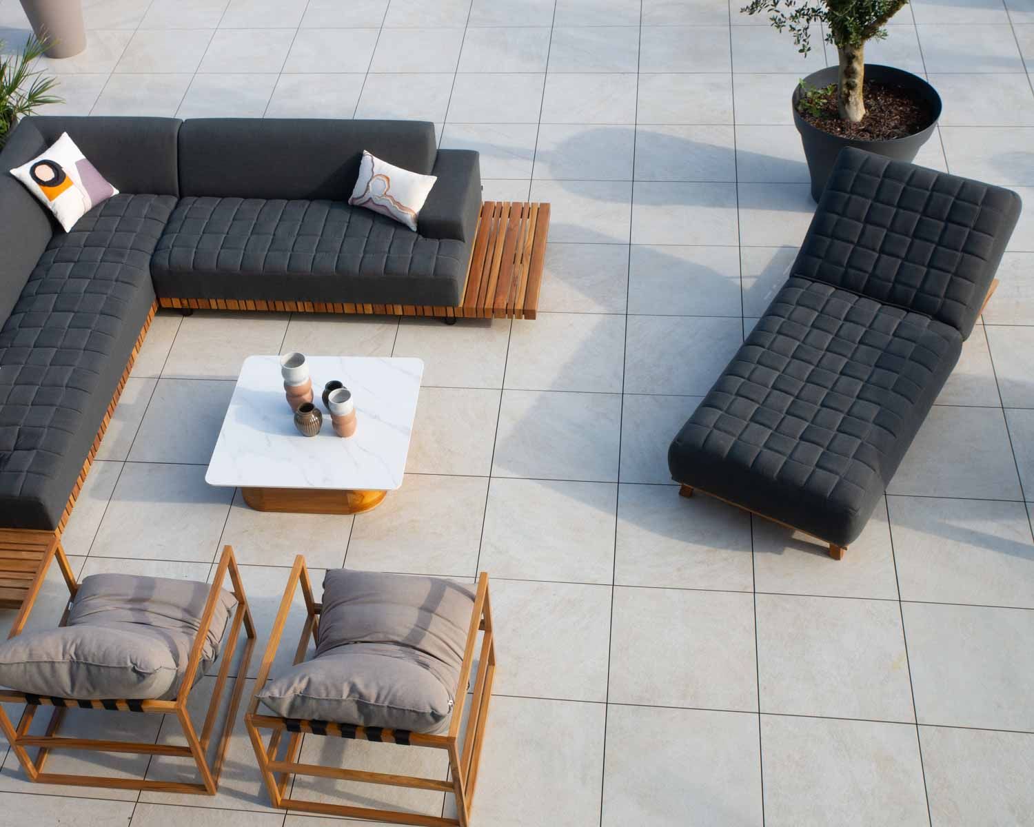 Bain de soleil design tissu Sunbrella gris foncé et teck "Lombok"