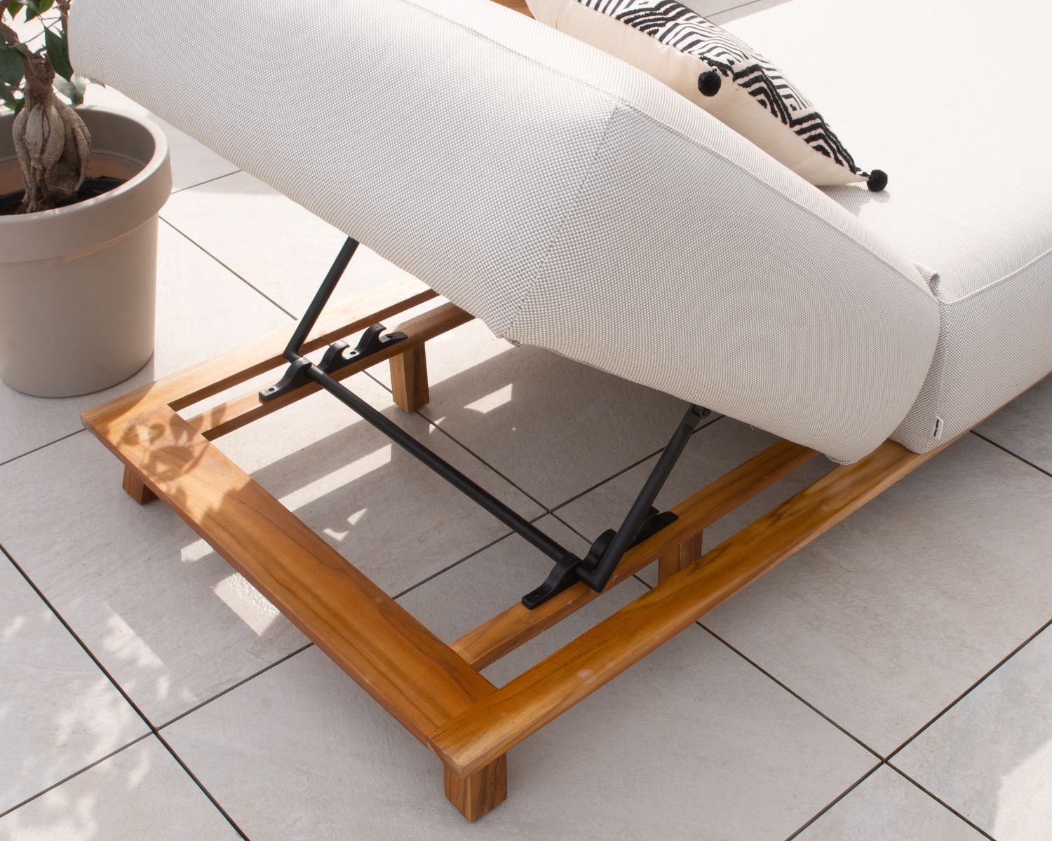 Chaise longue luxueuse teck et tissu écru sans surpiqure "Lombok"