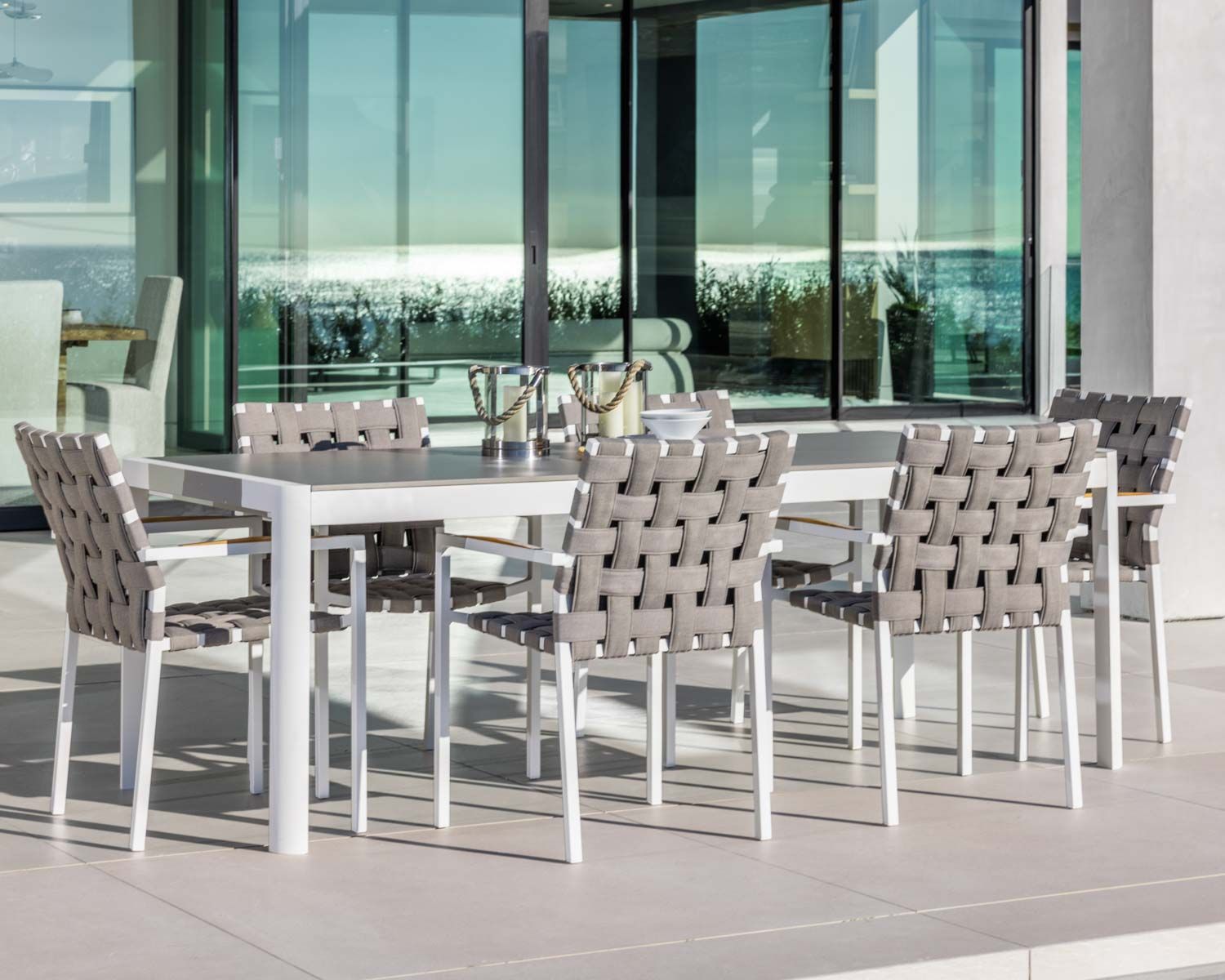 Lot de 2 chaises de repas élégantes pour extérieur tissu tressé taupe et aluminium blanc "Saint Tropez"