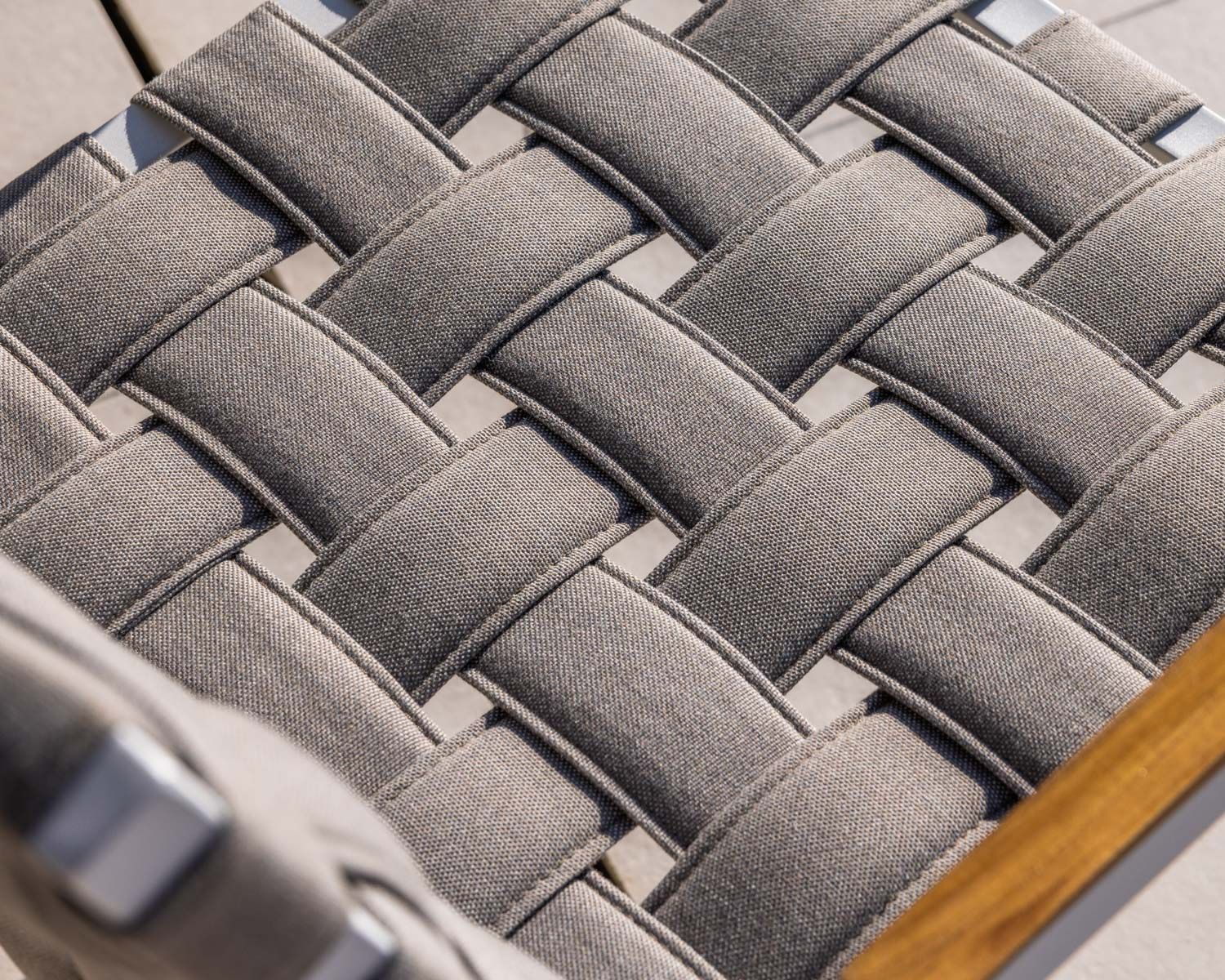 Lot de 2 chaises de repas élégantes pour extérieur tissu tressé taupe et aluminium blanc "Saint Tropez"