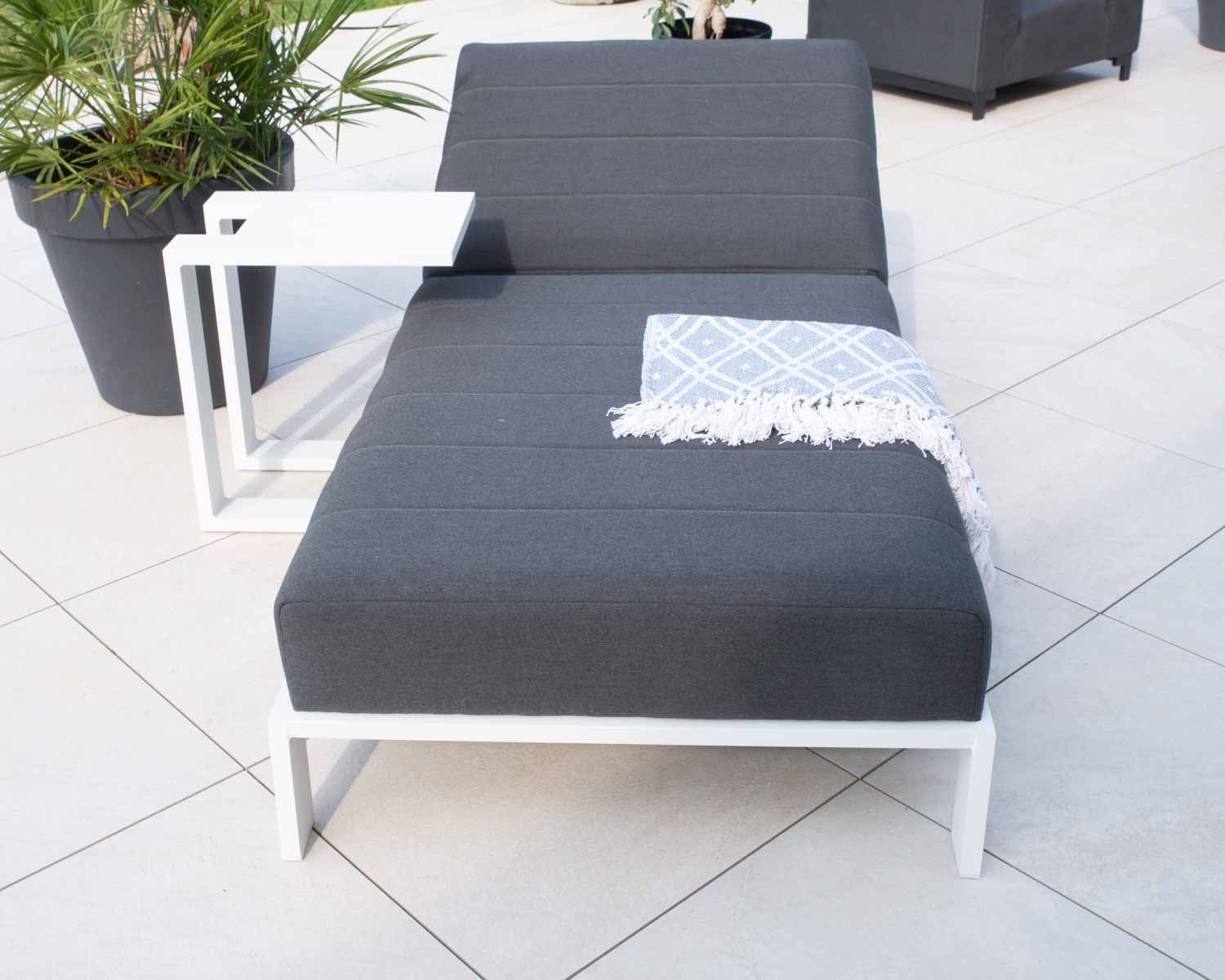 Chaise longue haut de gamme matelassée gris foncé alu blanc "Terrasse"