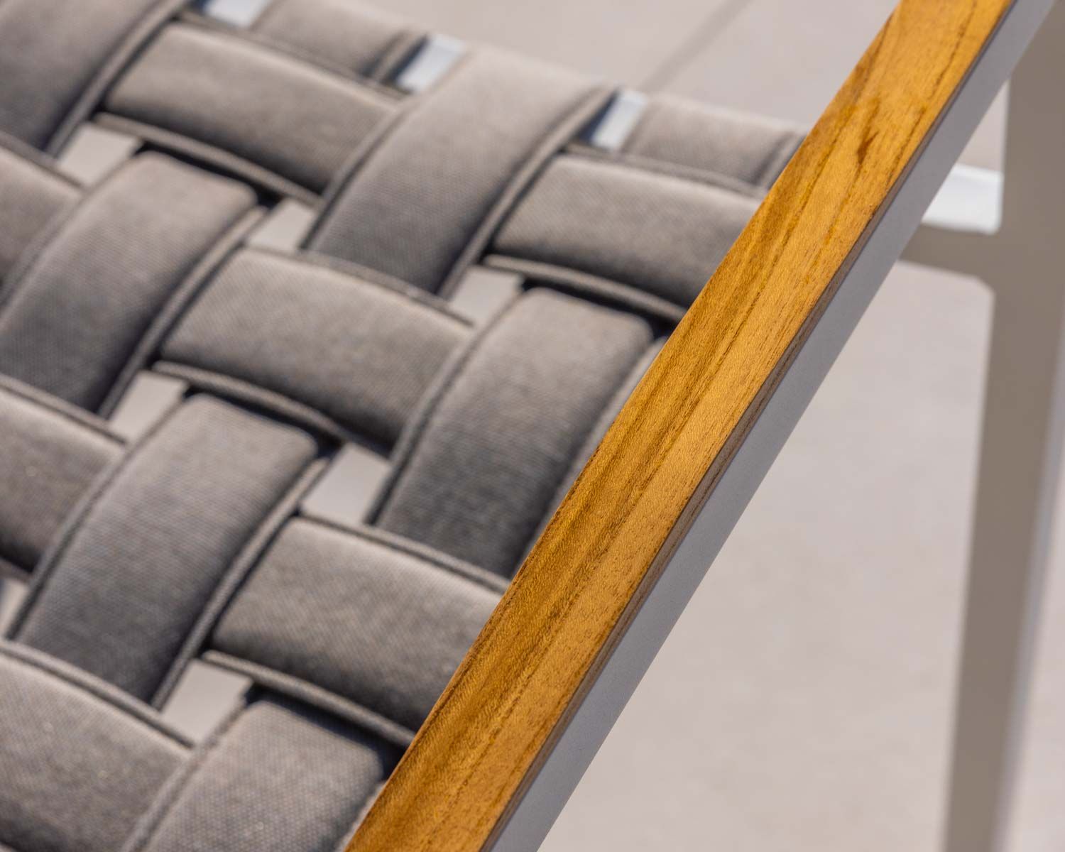 Lot de 2 chaises de repas élégantes pour extérieur tissu tressé taupe et aluminium blanc "Saint Tropez"