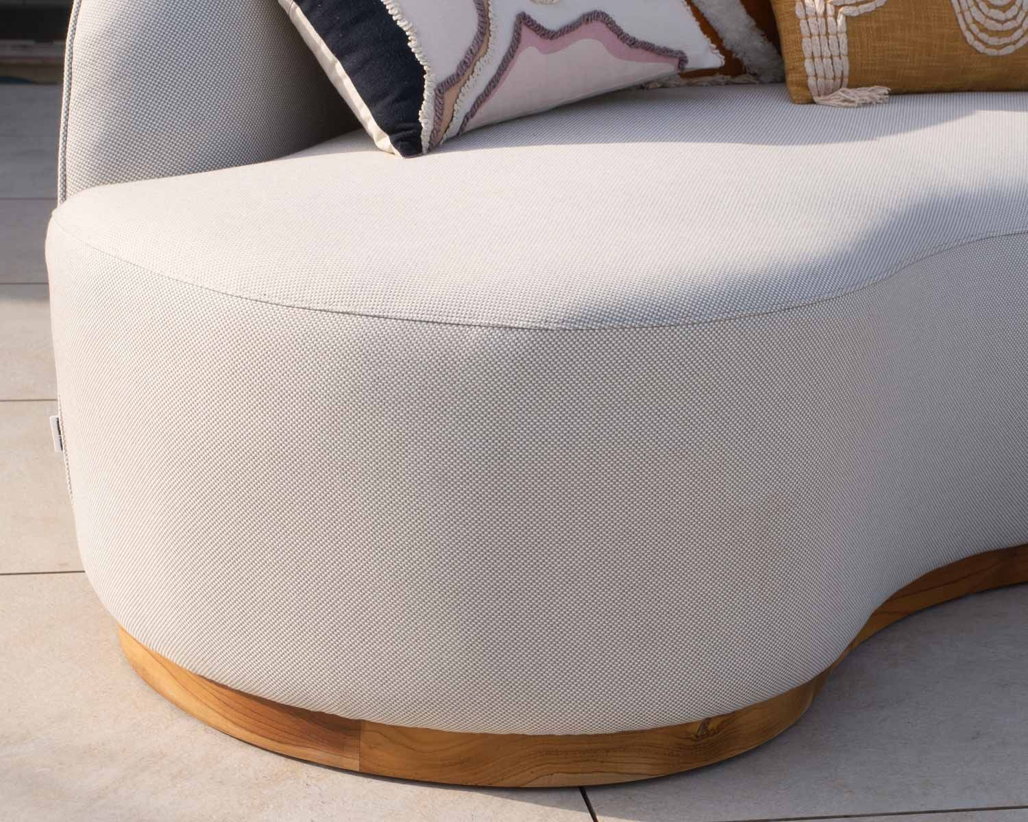 Canapé d'extérieur incurvé tissu haut de gamme spécial extérieur écru "Kacang"