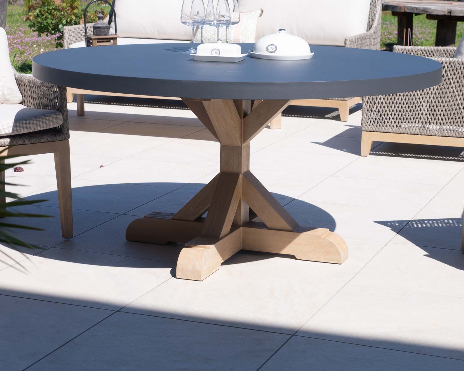 Table de repas extérieure ronde 150 cm en teck et plateau aluminium "Porticcio"