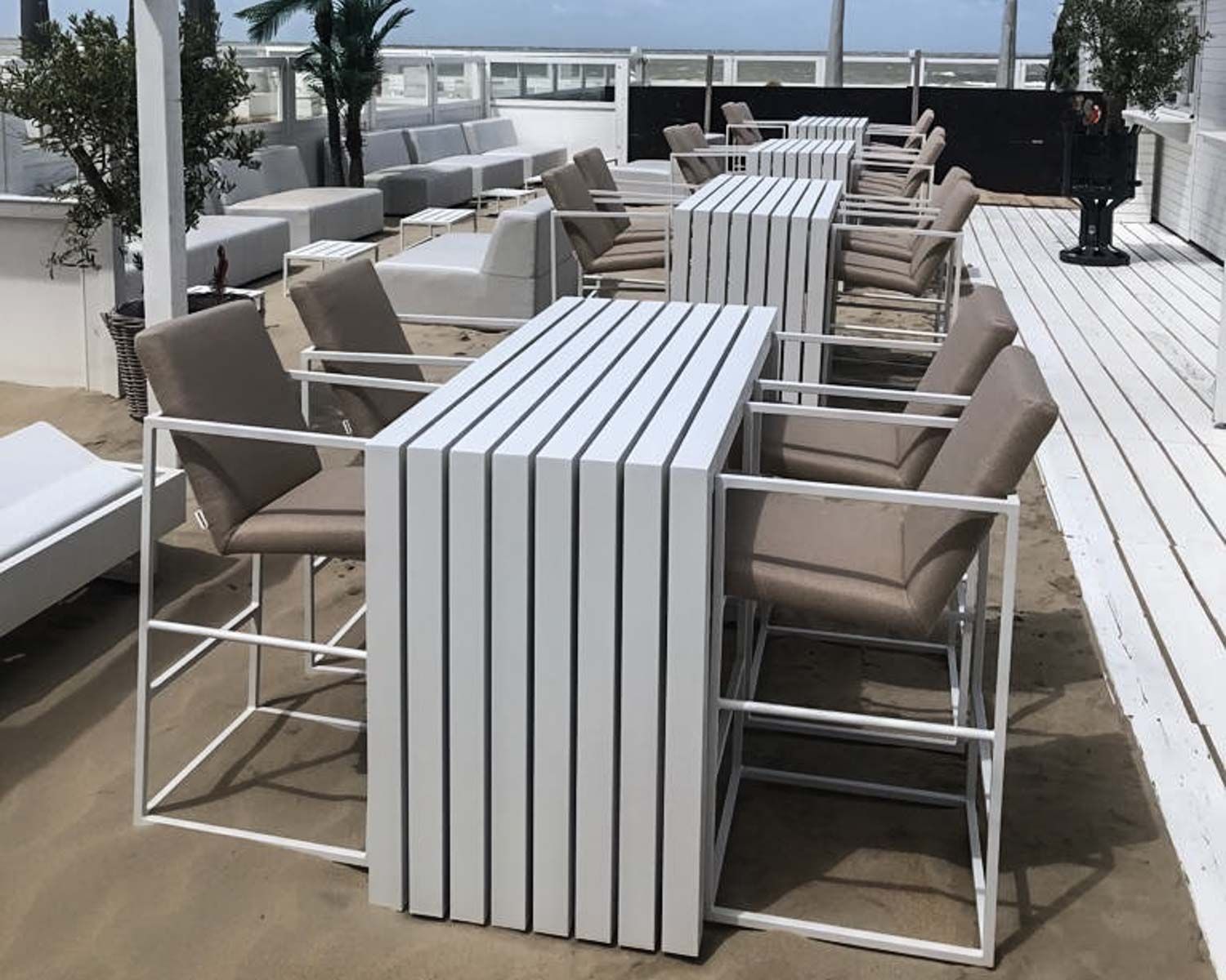 Table haute design en aluminium blanc 160cm "Java Island"