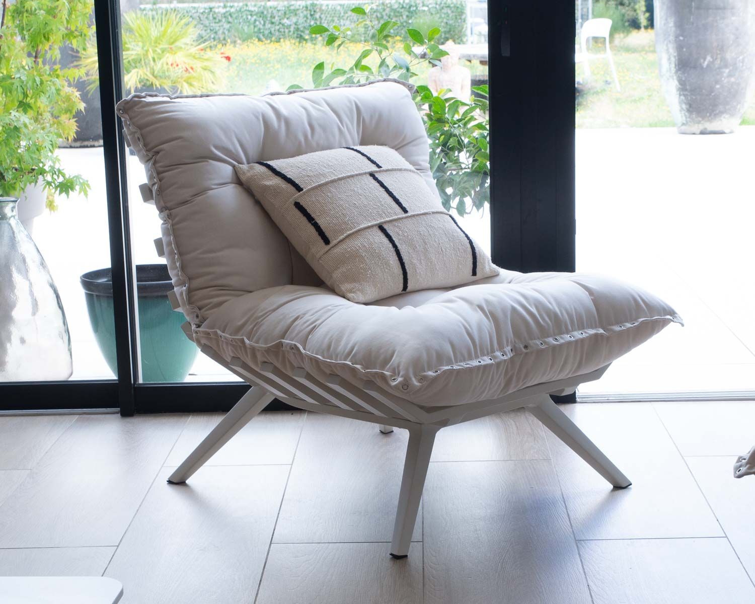 Fauteuil d'extérieur blanc avec repose-pieds modulaire structure aluminium blanche "Lisca"