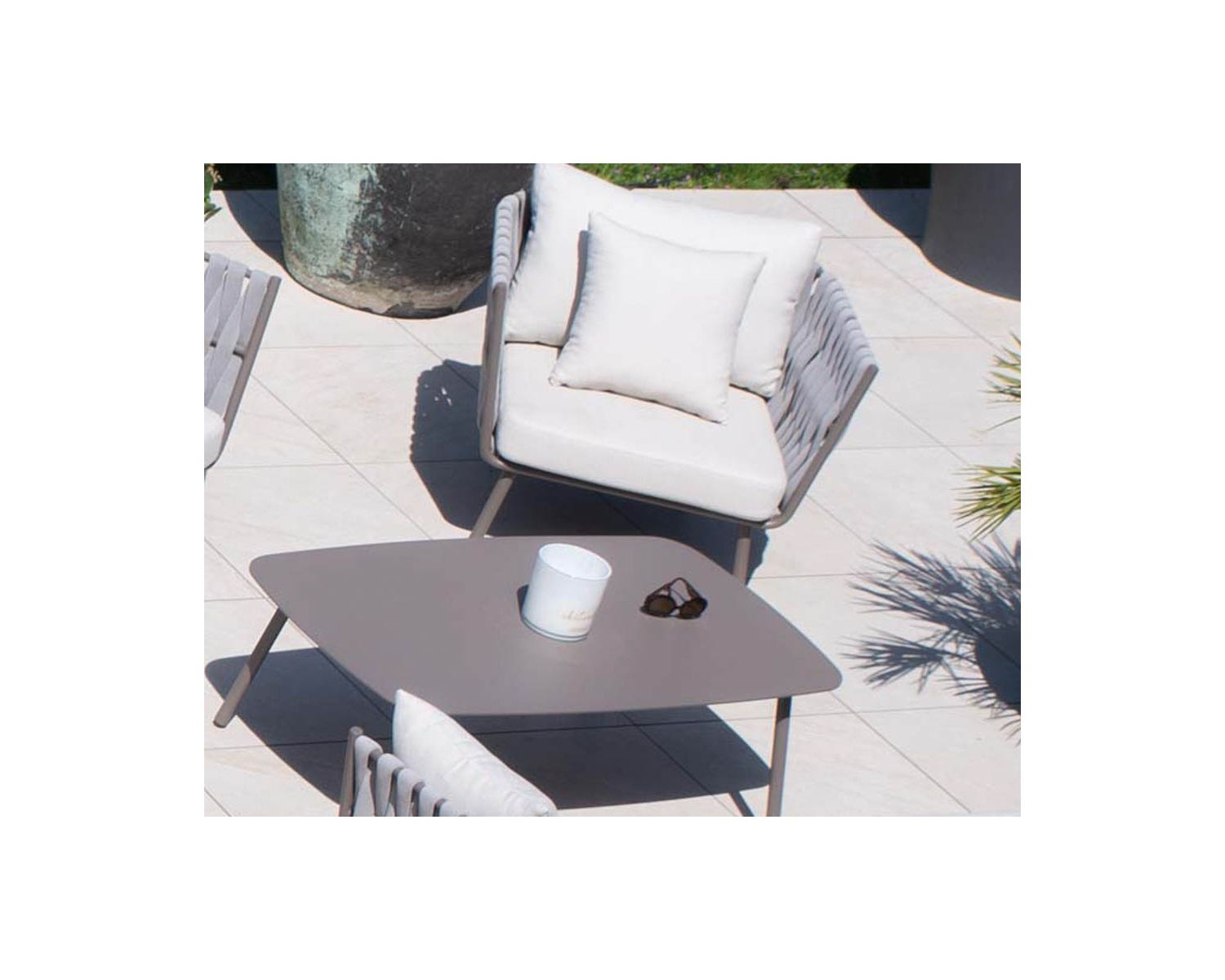 Grande table basse design rectangle en aluminium gris "Chinon"