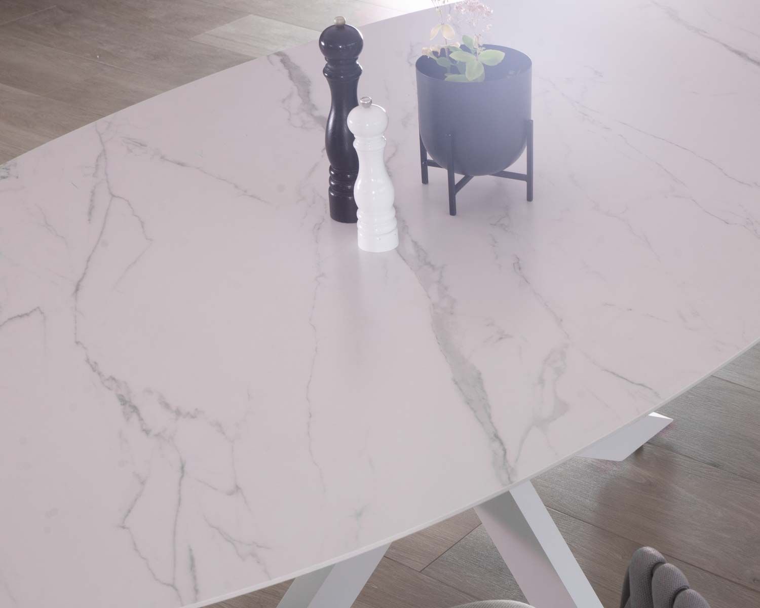 Table bateau blanche pieds 3D aluminium et plateau céramique 220 cm "Chinon"