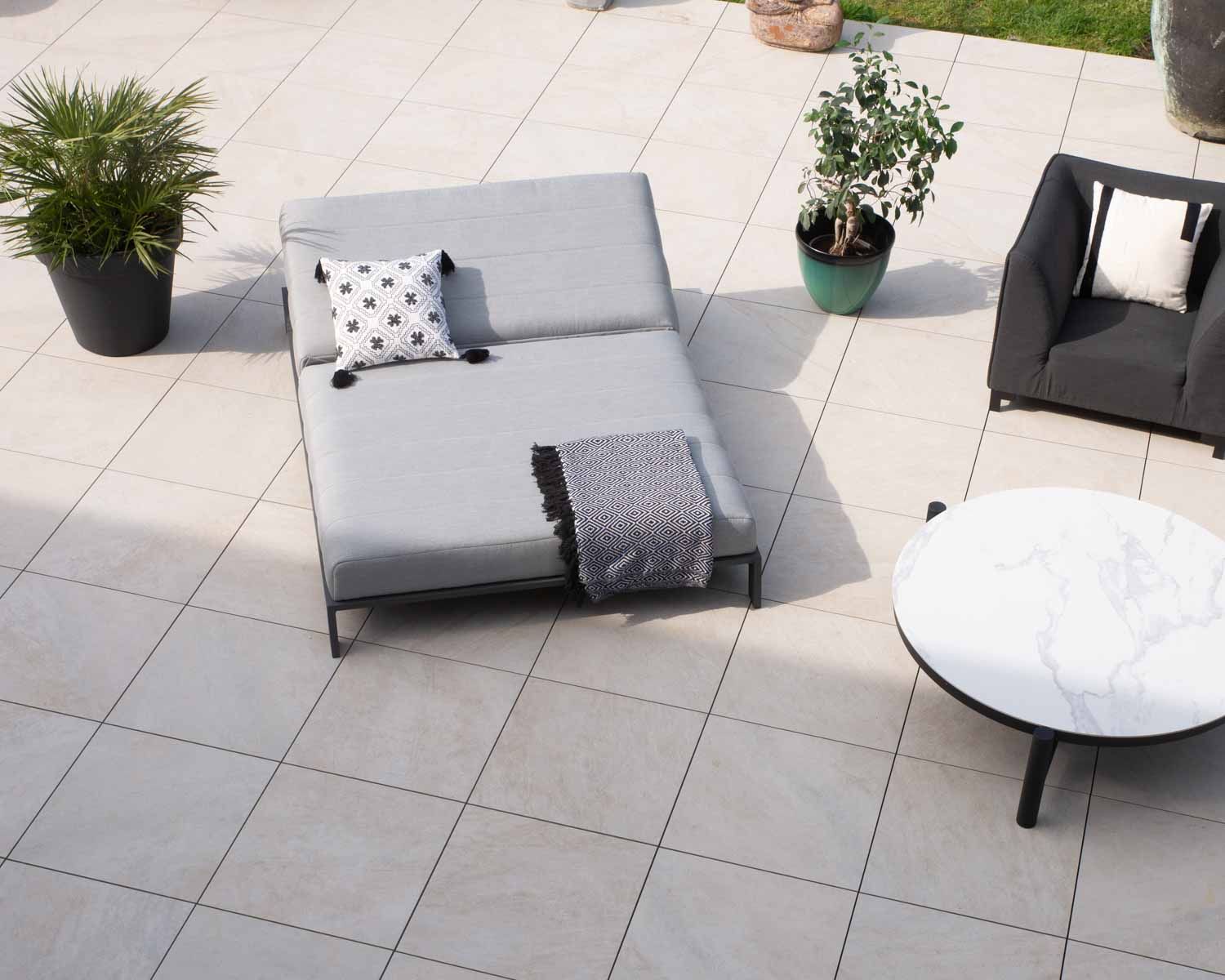 Bain de soleil double moderne et confortable gris clair "Terrasse" structure anthracite