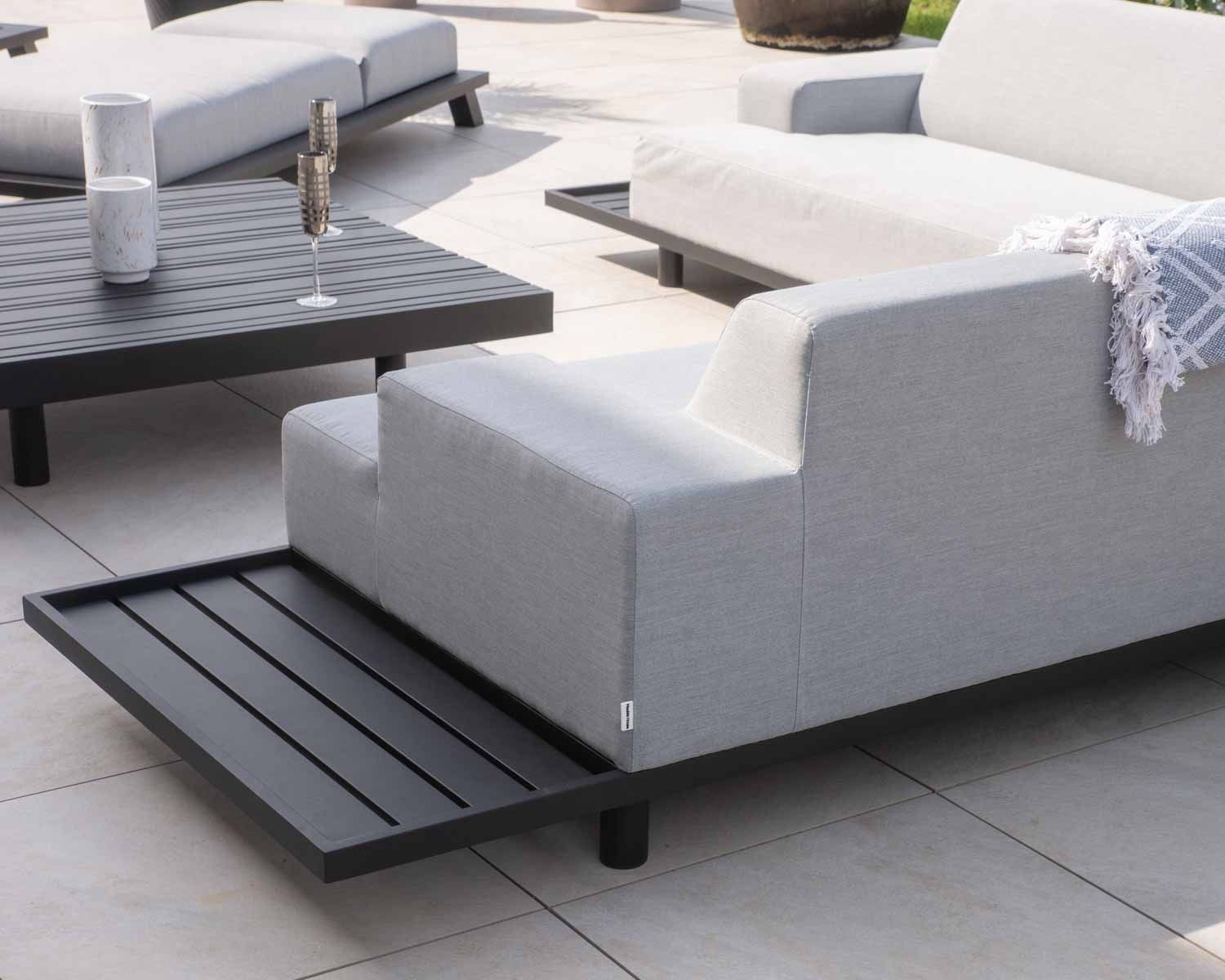 Chaise longue tissu Sunbrella gris clair structure aluminium noire "Nusa Pedina"