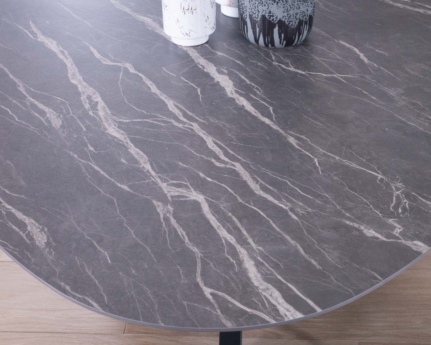 Table design noire forme elliptique en céramique et pieds 3D "Chinon" 260 cm