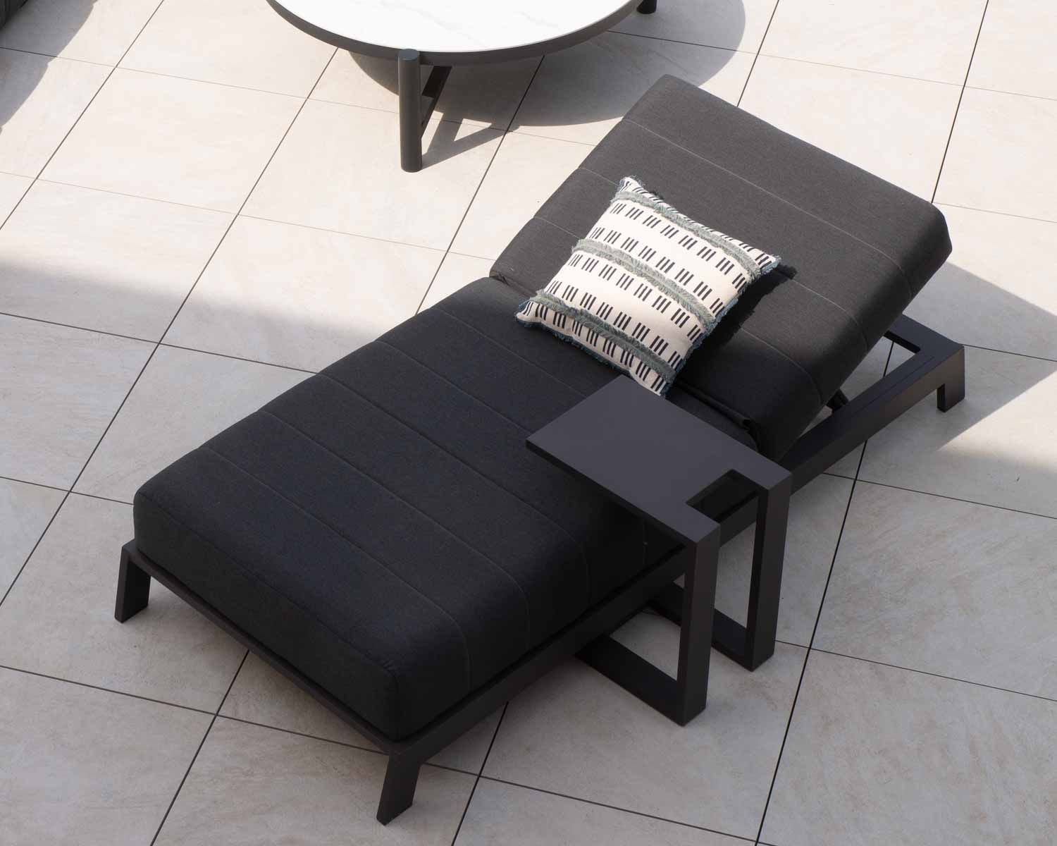 Table d'appoint design en aluminium gris anthracite "Lazy Beach"