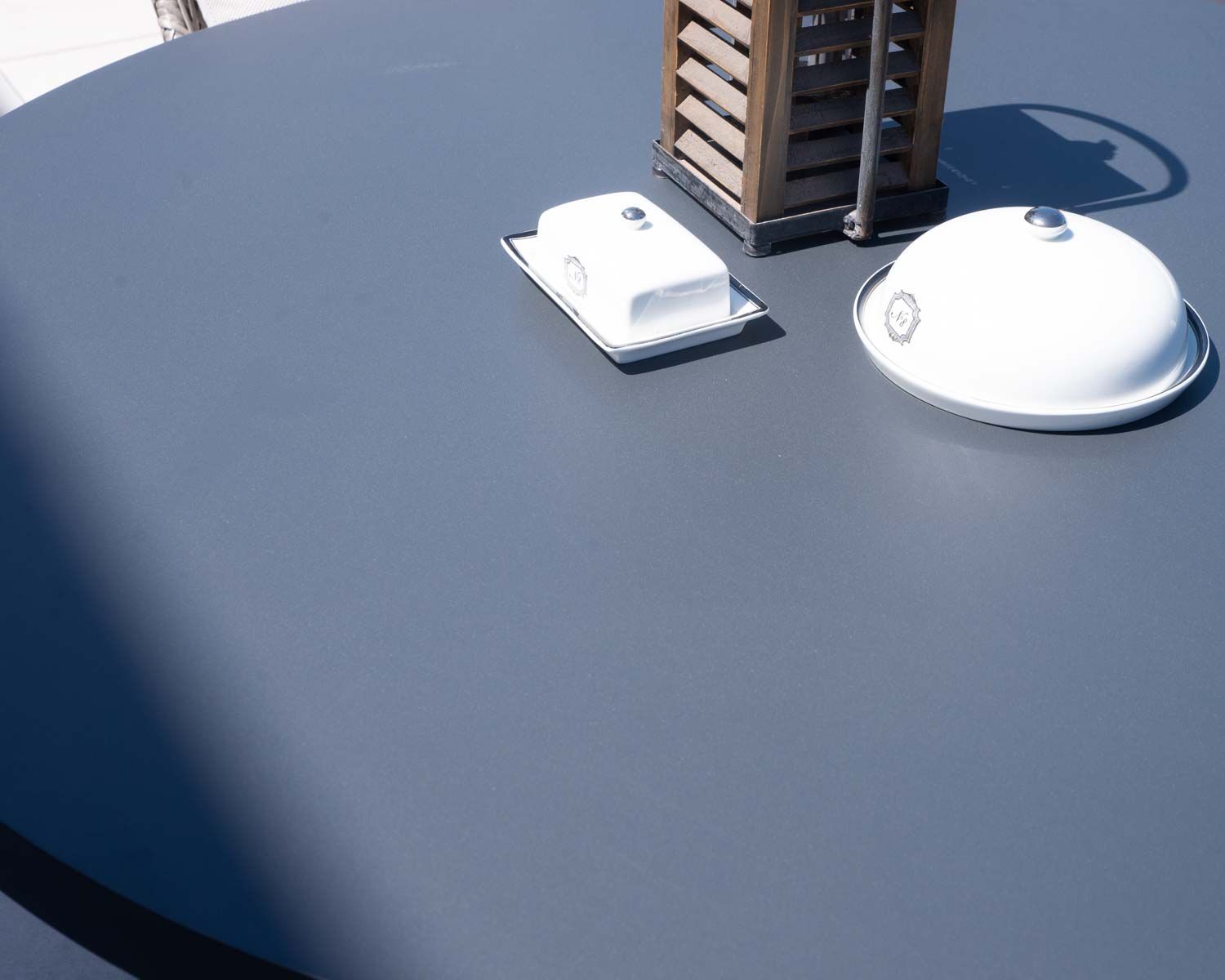 Table de repas extérieure ronde 150 cm en teck et plateau aluminium "Porticcio"