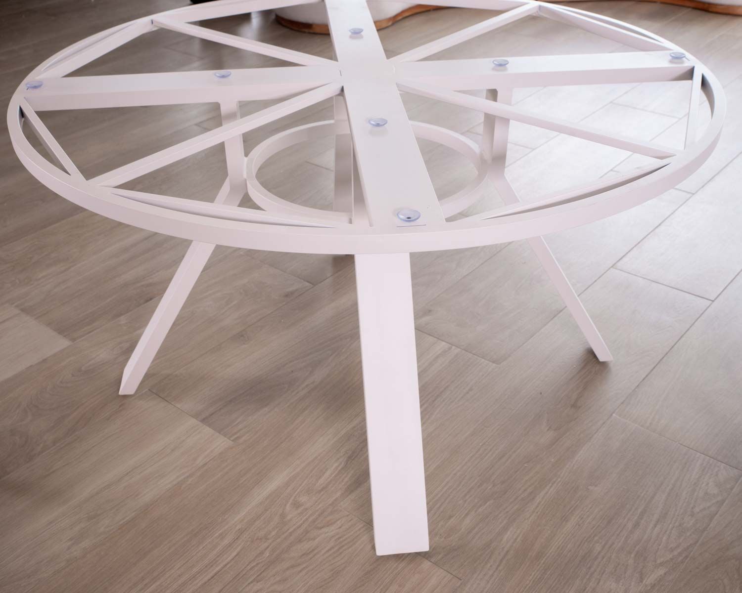 Table ronde 160 cm en céramique et aluminium blanche "Chinon"