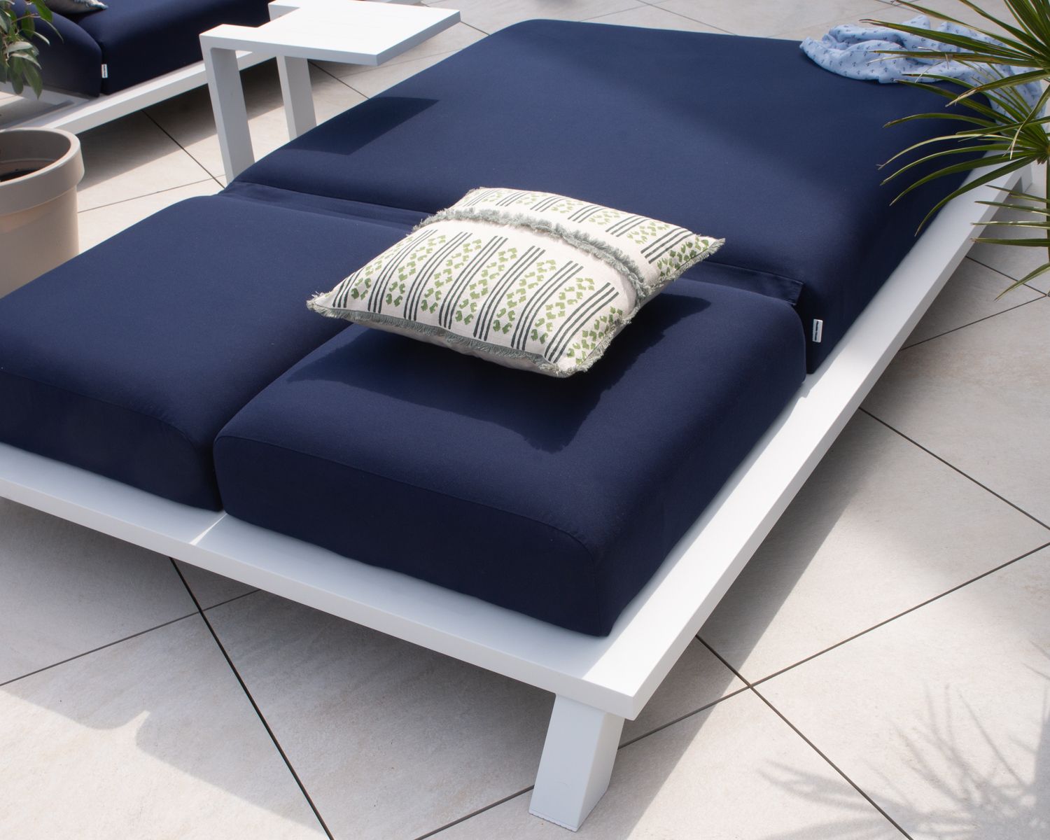 Transat 2 places bleu et blanc haut de gamme Sunbrella "Nusa Pedina"