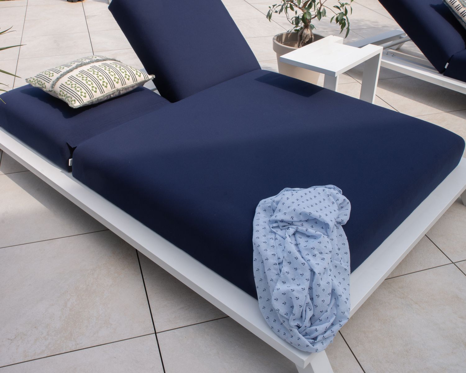 Transat 2 places bleu et blanc haut de gamme Sunbrella "Nusa Pedina"