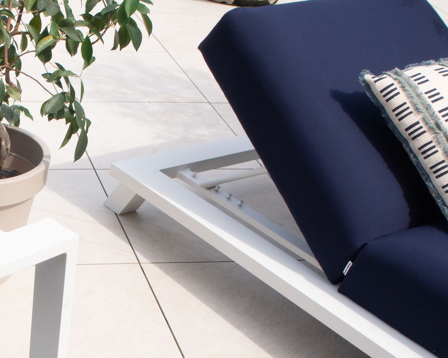 Têtière en tissu bleu pour chaise longue "Nusa Pedina"