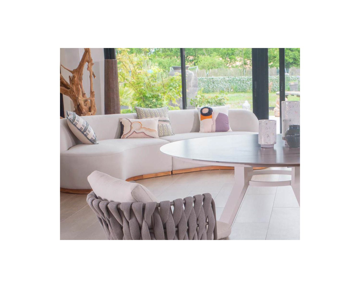 Coussin décoratif carré beige et vert avec franges en lin "Foreign"