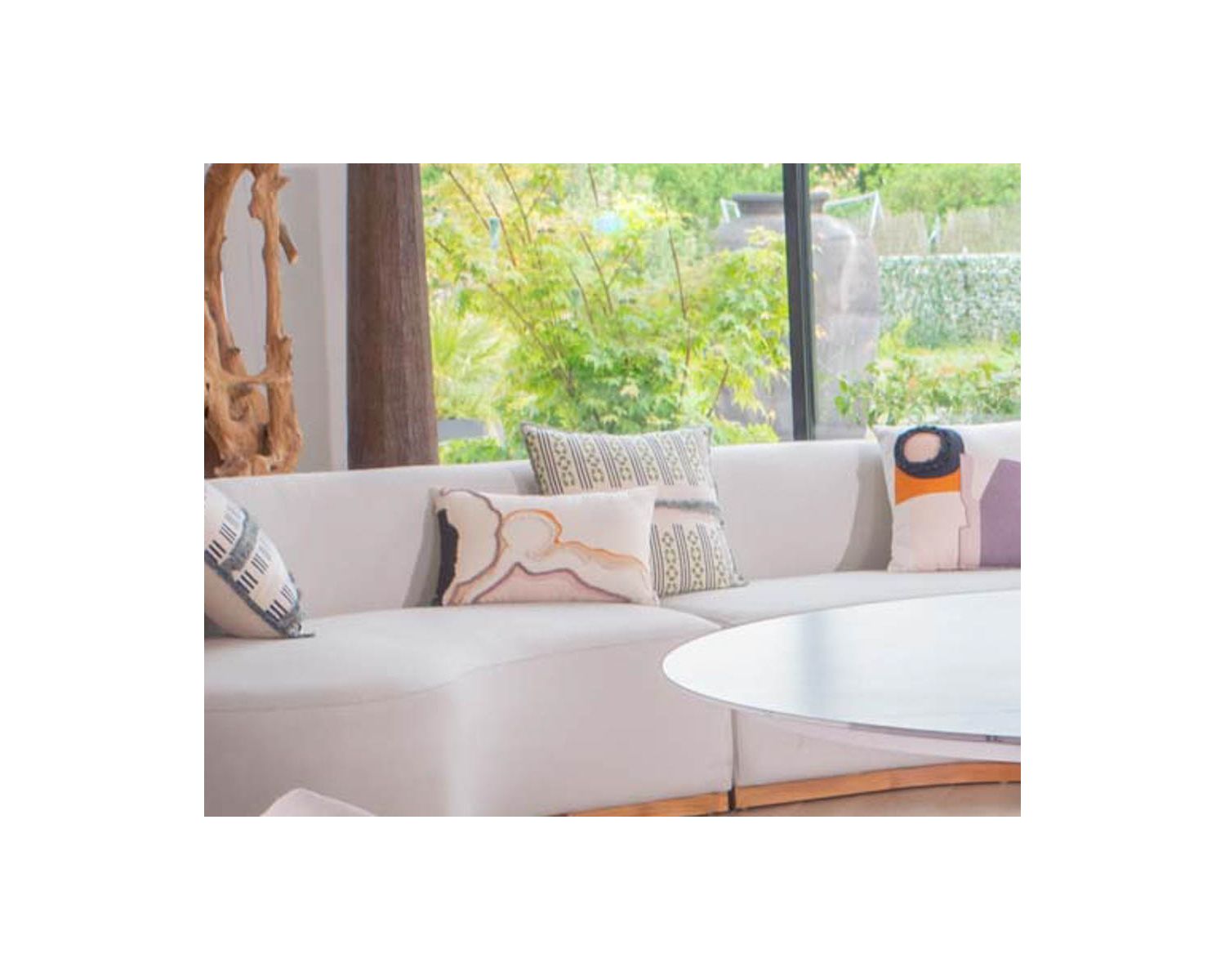 Coussin décoratif carré beige et vert avec franges en lin "Foreign"