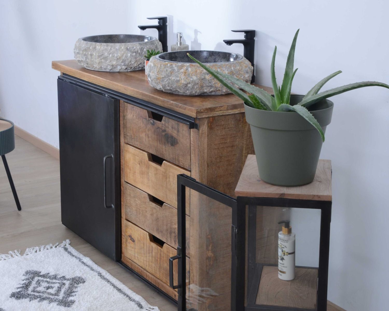 Petite vitrine murale style industriel métal, bois massif, verre "Black Cook"