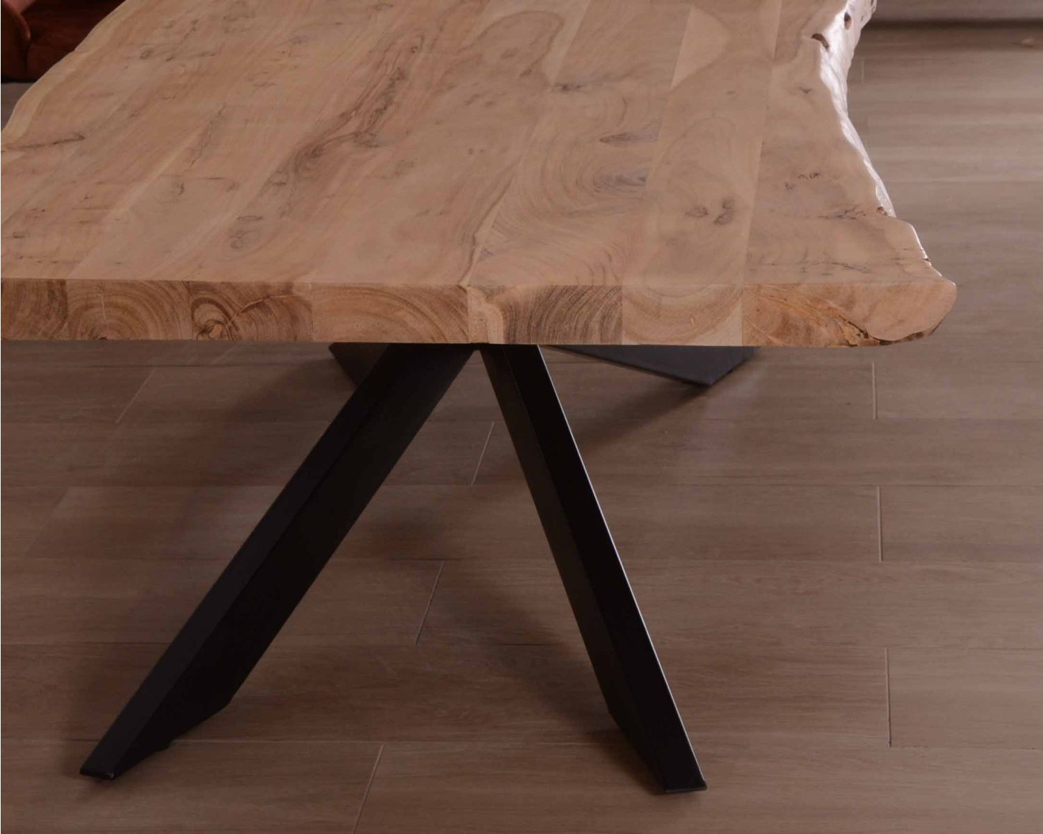 Grande table à manger plateau 280 cm acacia massif et pieds métal "3D"