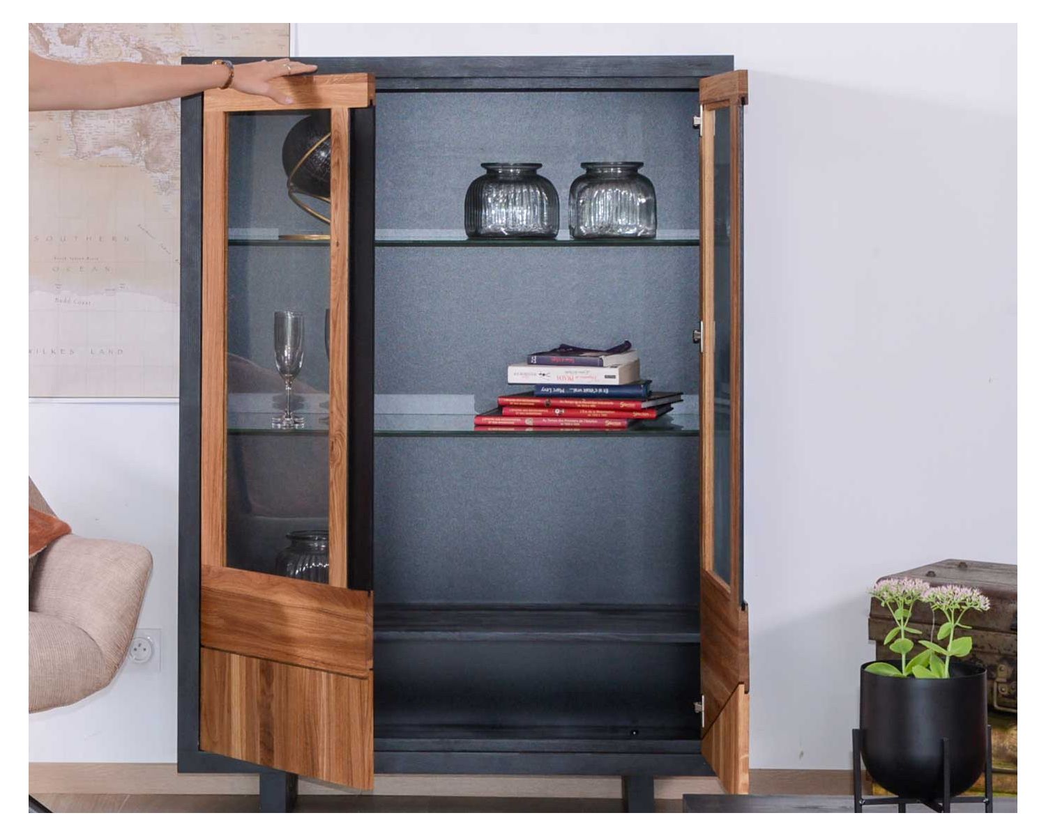 Vitrine contemporaine Casita 2 portes verre et bois massif "Flix" 