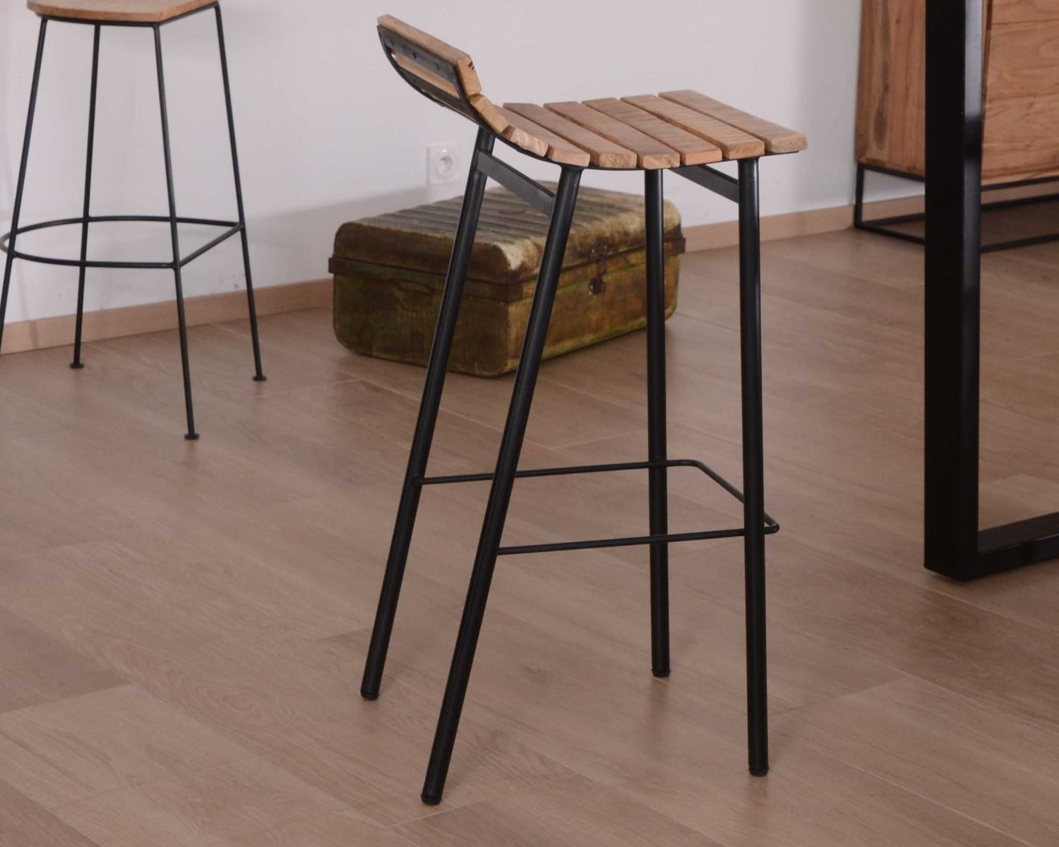 Tabouret de bar design métal et bois massif "Caractère"