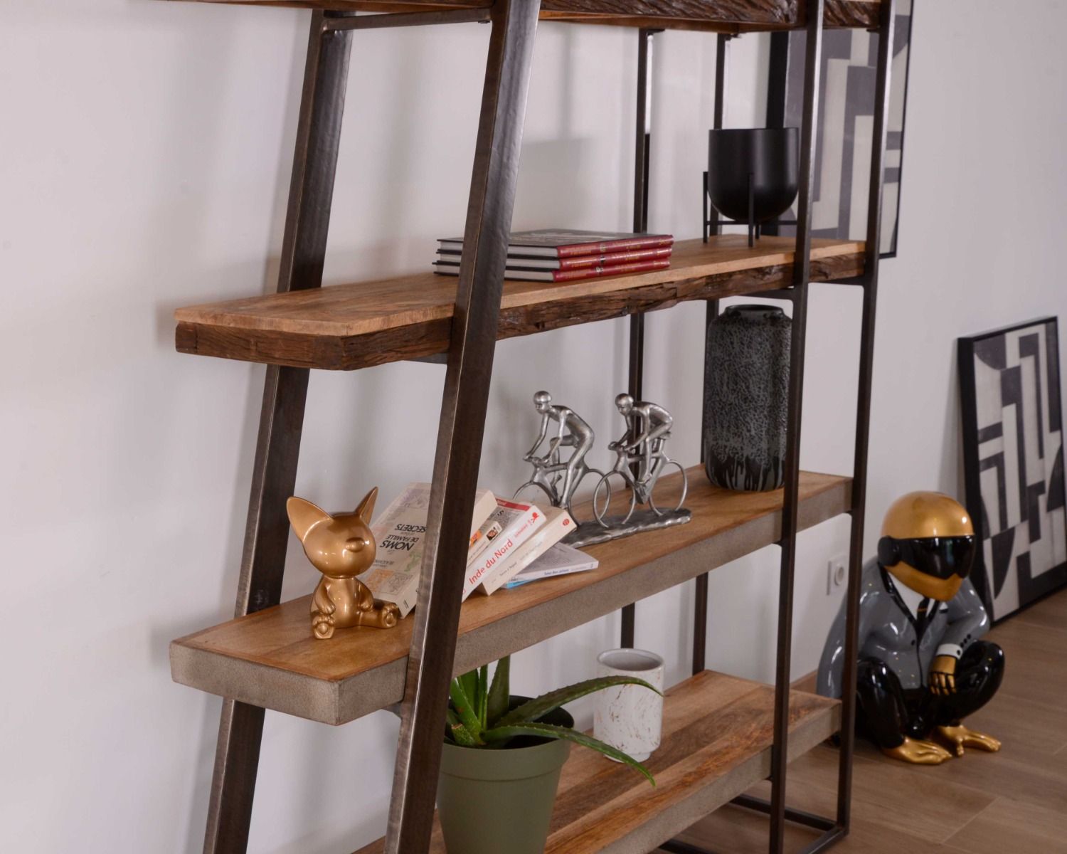 Bibliothèque design contemporain "Mezzo" bois métal et finition ciment